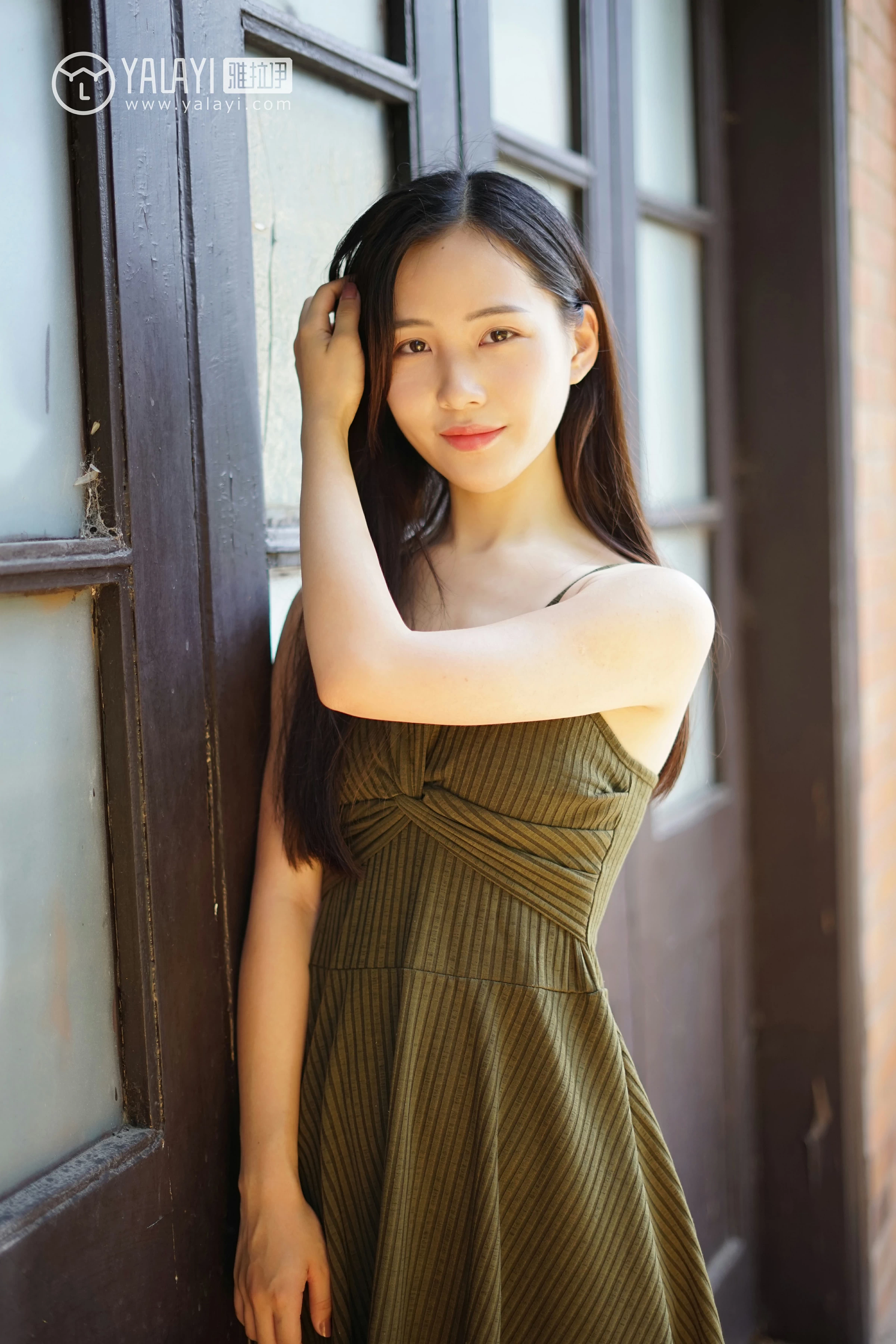 [YALAYI雅拉伊]NO.027 校园邂逅 卡柔 白色短袖加灰色短裙与吊带连衣裙性感私房写真集第9张
