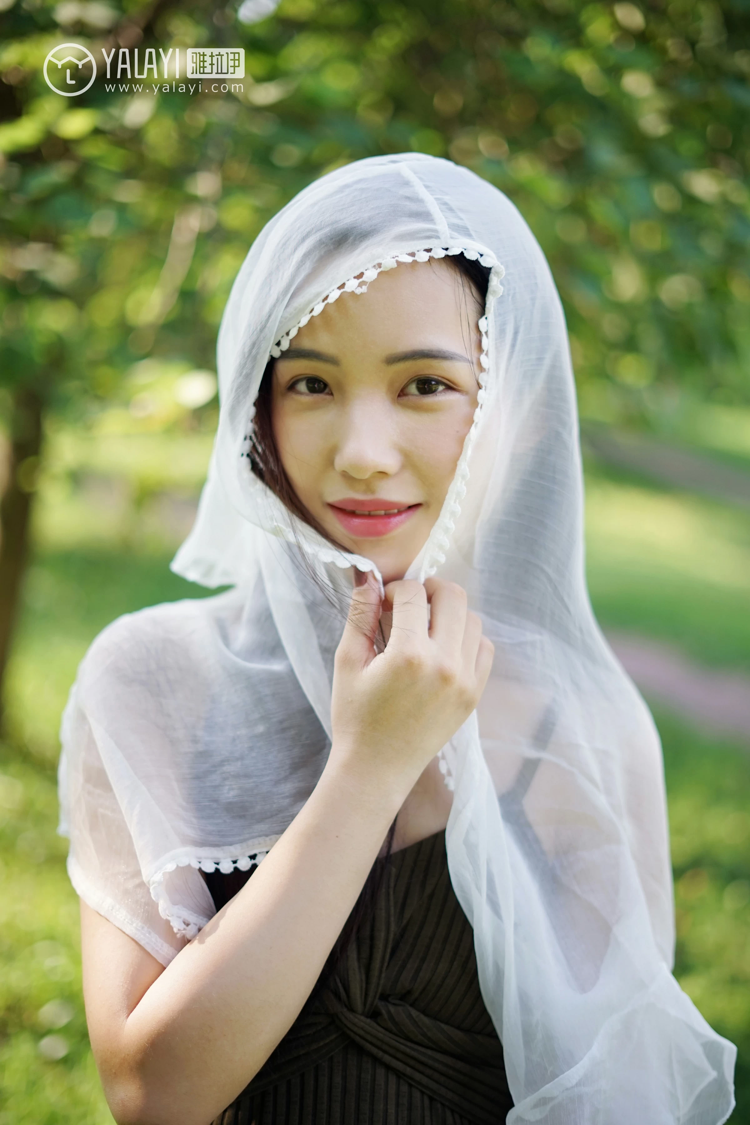 [YALAYI雅拉伊]NO.027 校园邂逅 卡柔 白色短袖加灰色短裙与吊带连衣裙性感私房写真集第15张