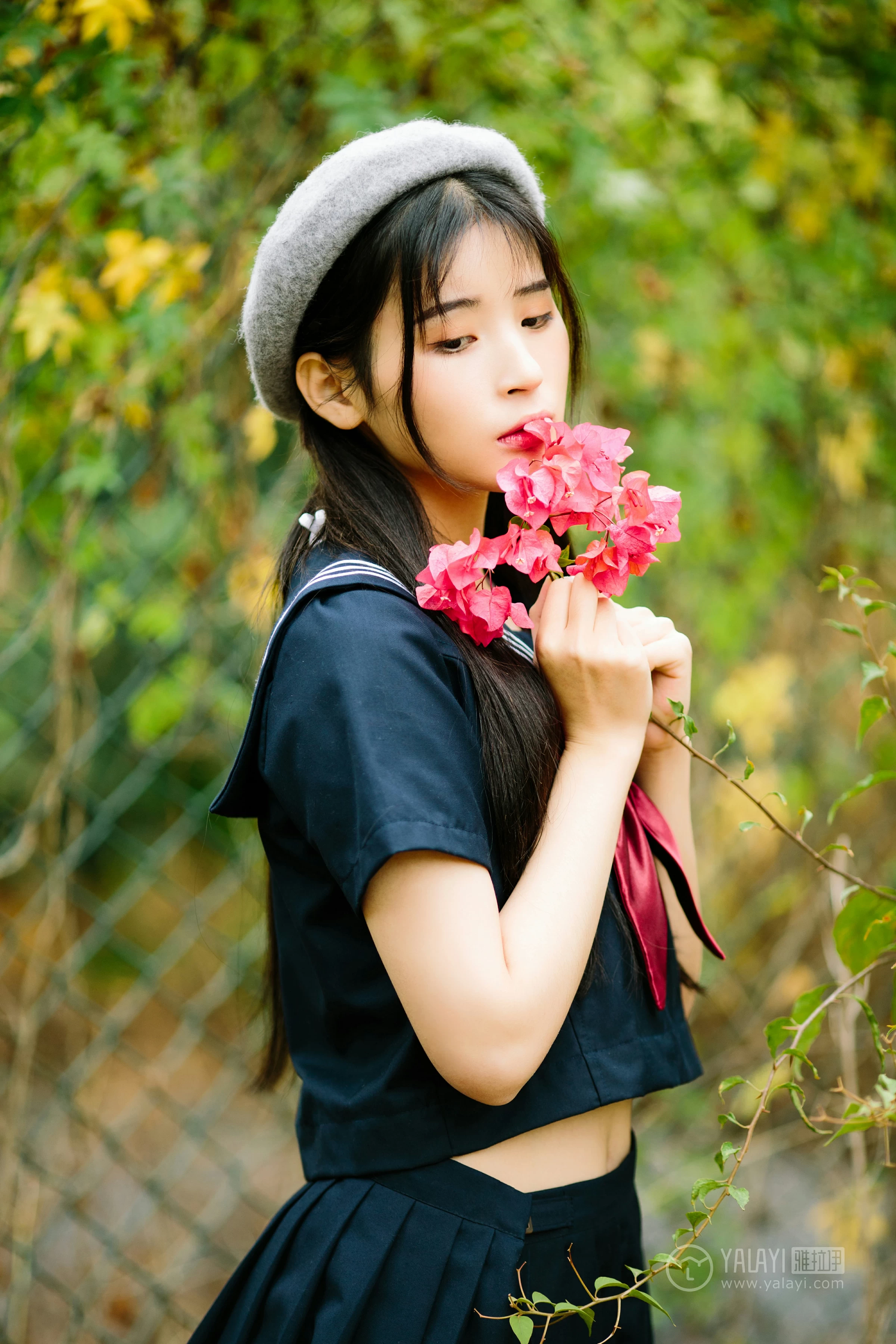 [YALAYI雅拉伊]No.189 青涩岁月 阿惜 蓝色情趣高中女生制服加短裙性感私房写真集第2张