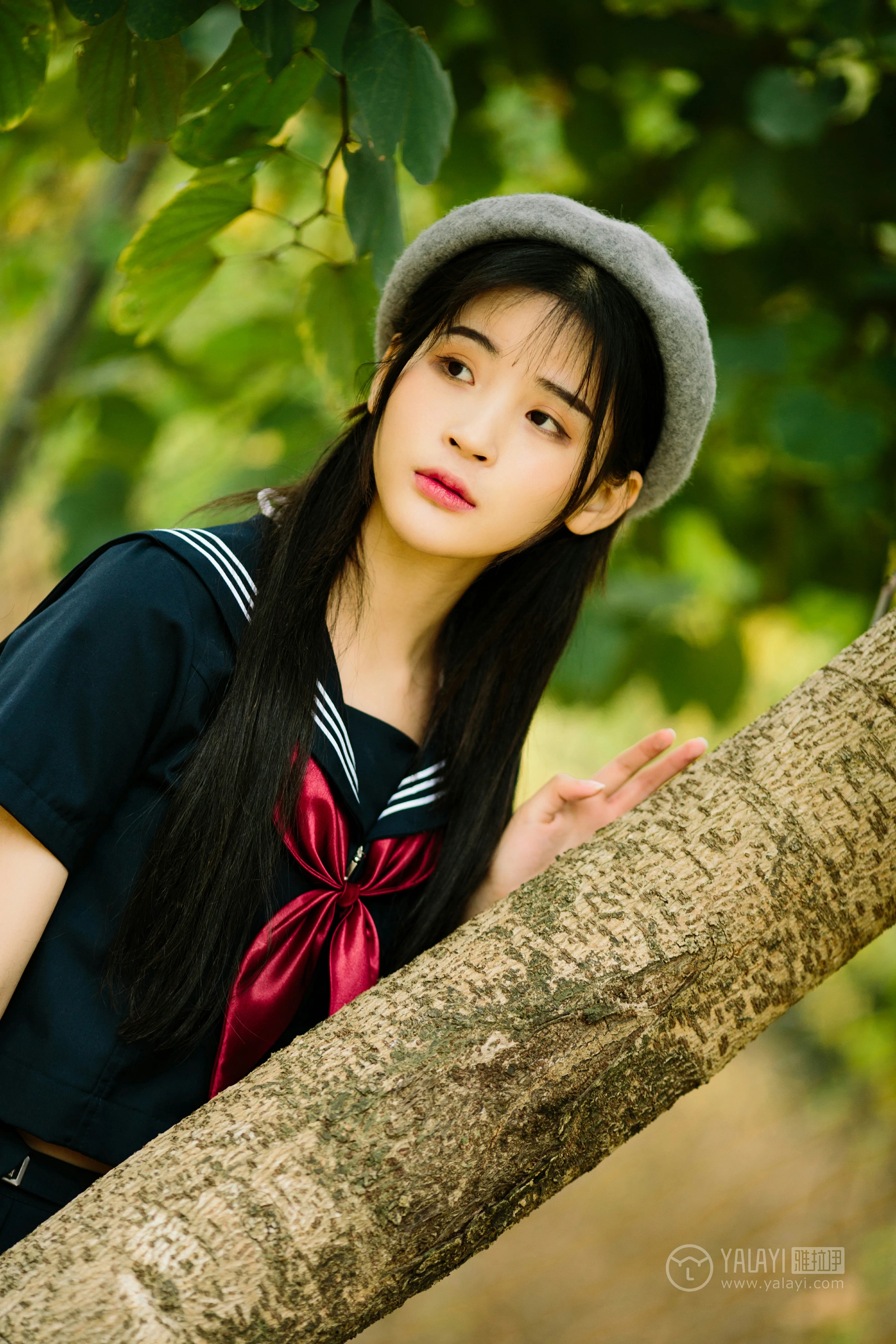 [YALAYI雅拉伊]No.189 青涩岁月 阿惜 蓝色情趣高中女生制服加短裙性感私房写真集第4张