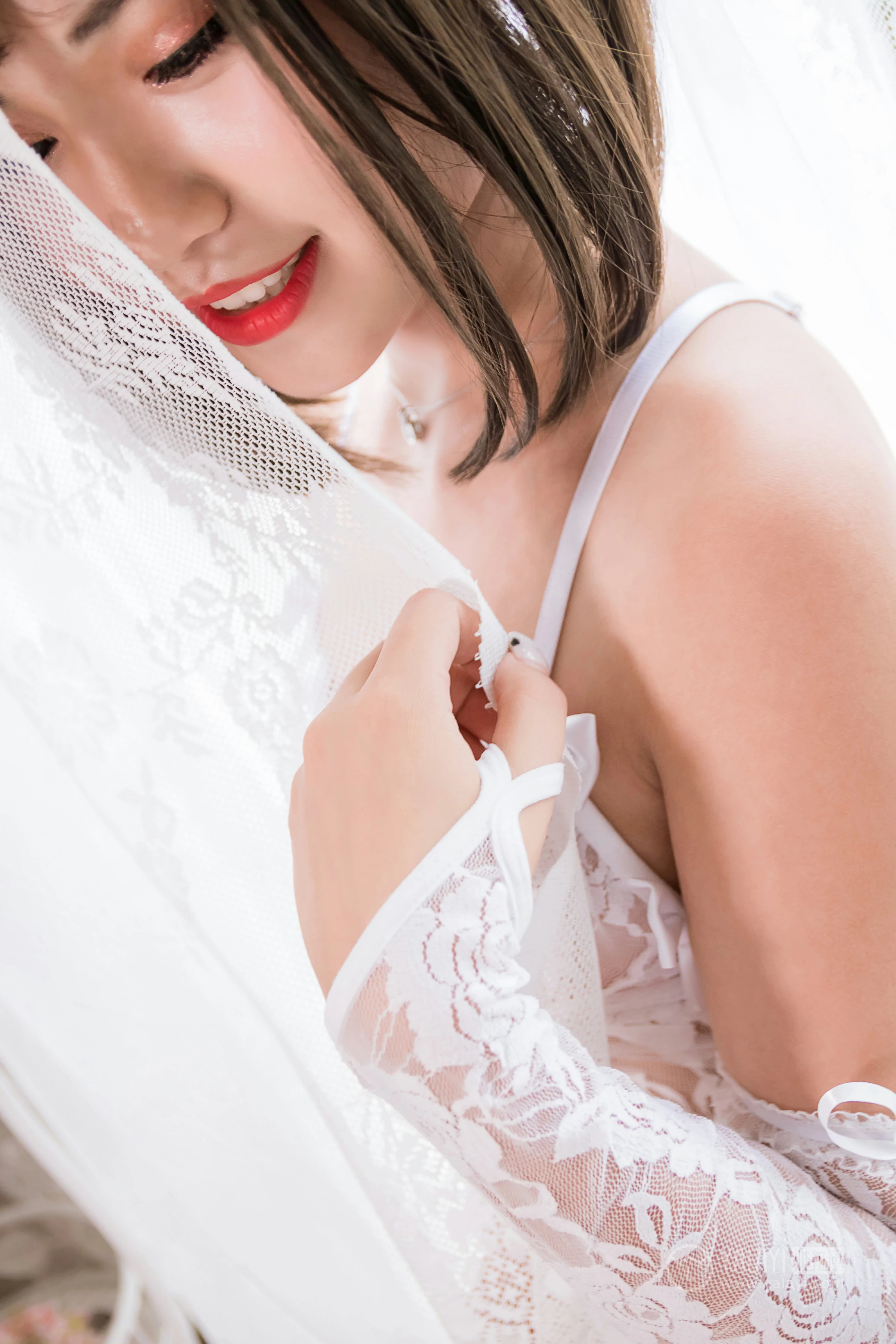 [YALAYI雅拉伊]No.190 情趣盎然 宝儿 透视镂空婚纱与情趣蕾丝内衣加白色丝袜美腿性感私房写真集第4张