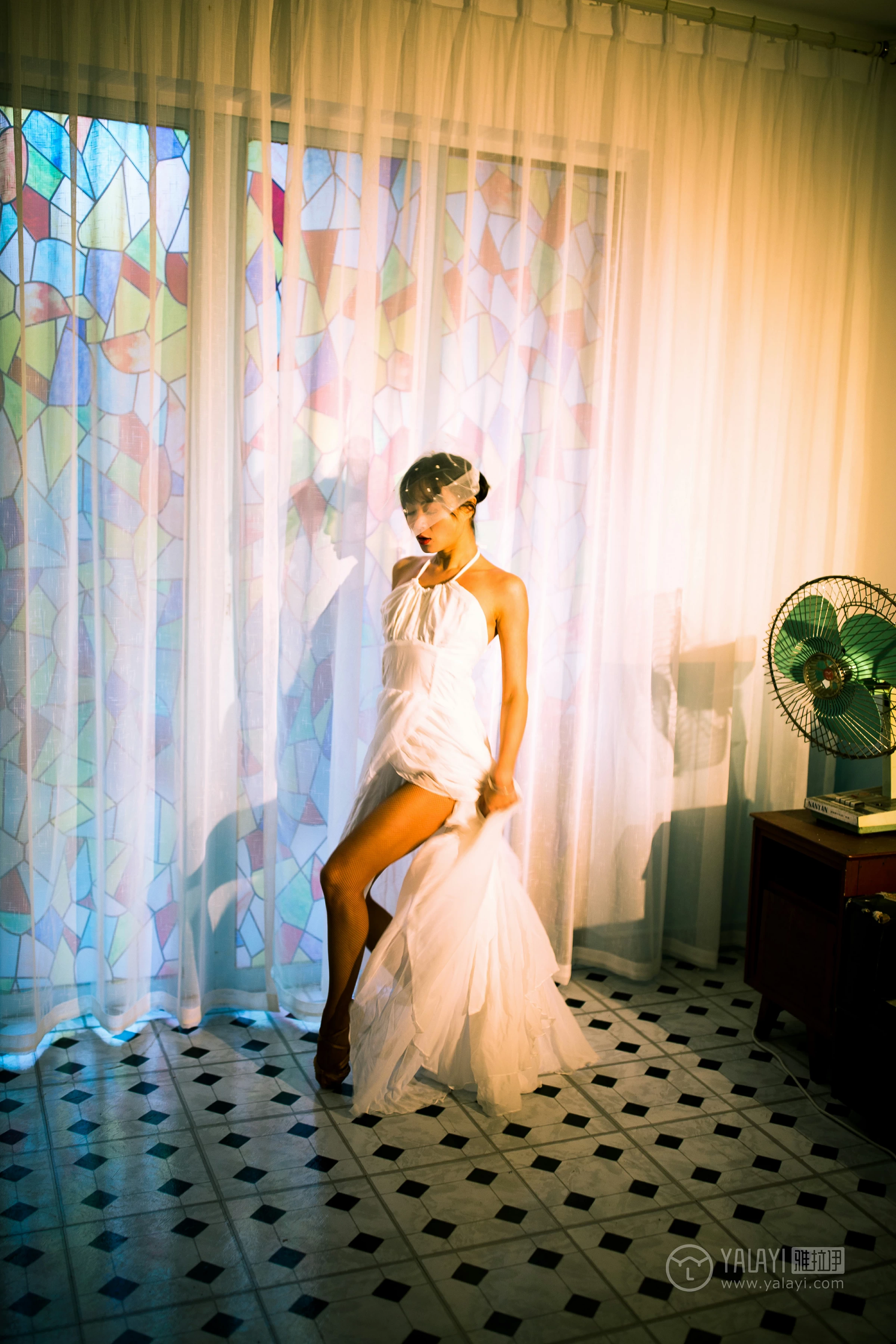 [YALAYI雅拉伊]No.191 轻舞飞扬 米粒米粒 白色吊带裸背婚纱连衣裙性感私房写真集第2张