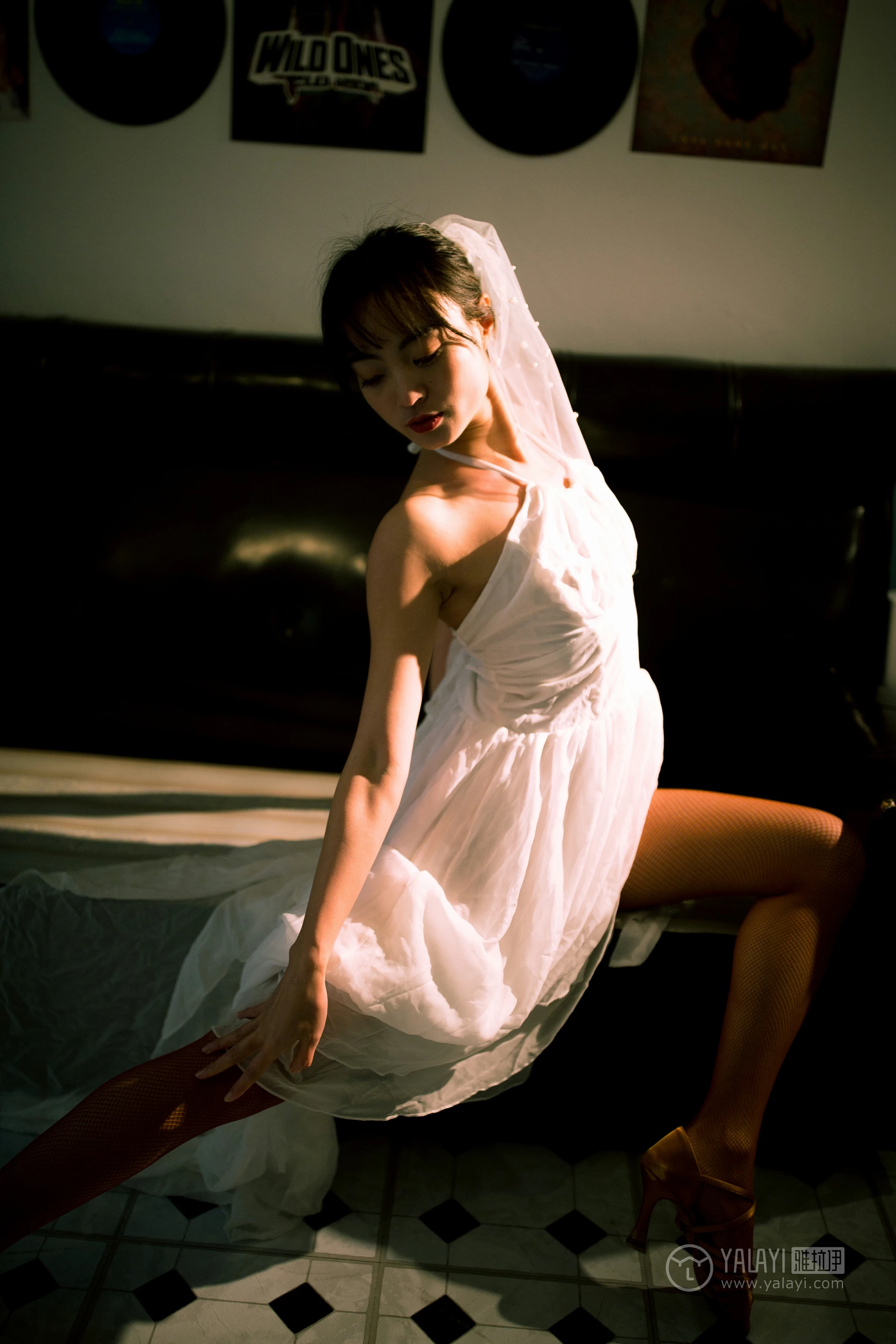 [YALAYI雅拉伊]No.191 轻舞飞扬 米粒米粒 白色吊带裸背婚纱连衣裙性感私房写真集第6张