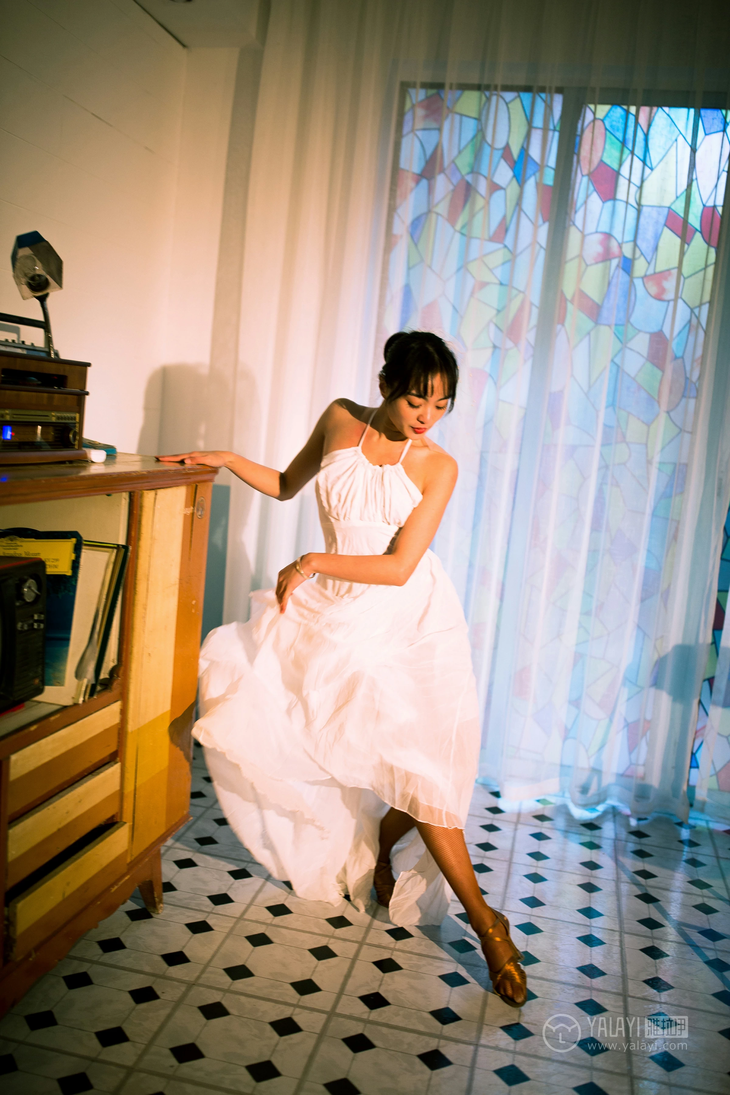 [YALAYI雅拉伊]No.191 轻舞飞扬 米粒米粒 白色吊带裸背婚纱连衣裙性感私房写真集第11张
