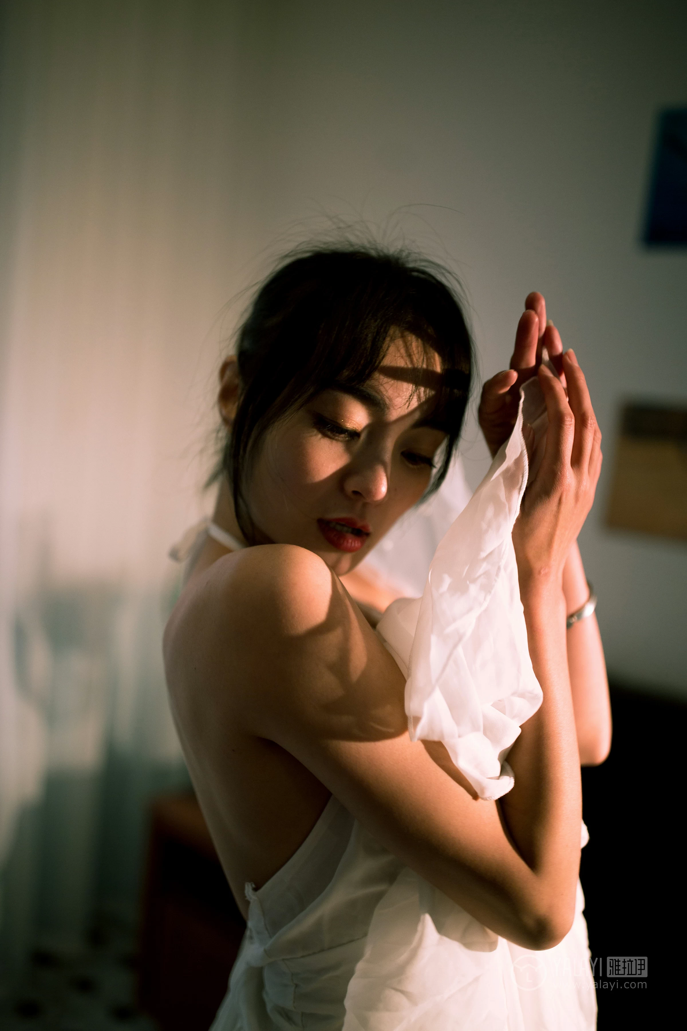 [YALAYI雅拉伊]No.191 轻舞飞扬 米粒米粒 白色吊带裸背婚纱连衣裙性感私房写真集第18张