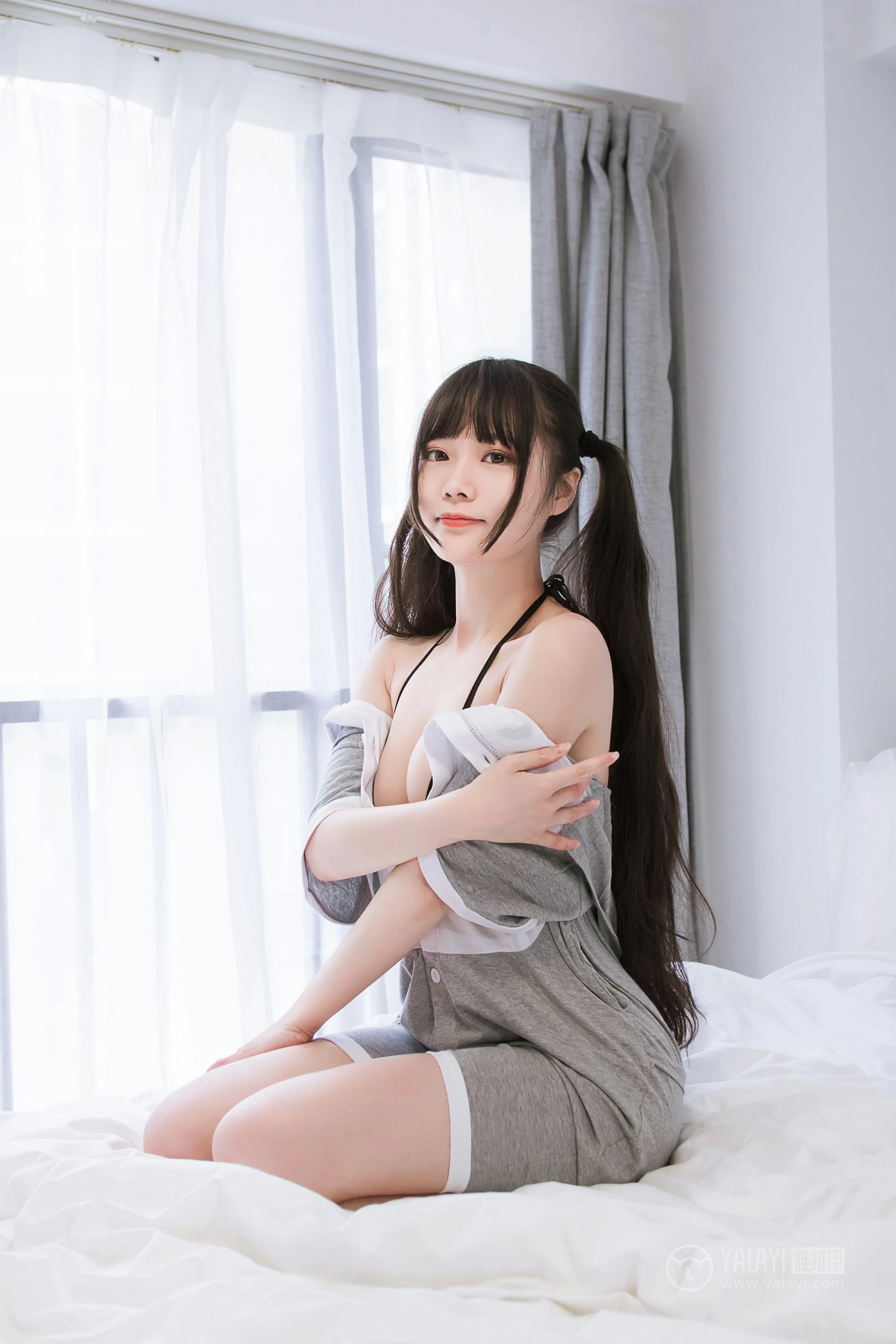 [YALAYI雅拉伊]No.201 龙猫睡衣 小琉 灰色连身睡衣加黑色情趣内衣性感私房写真集第5张