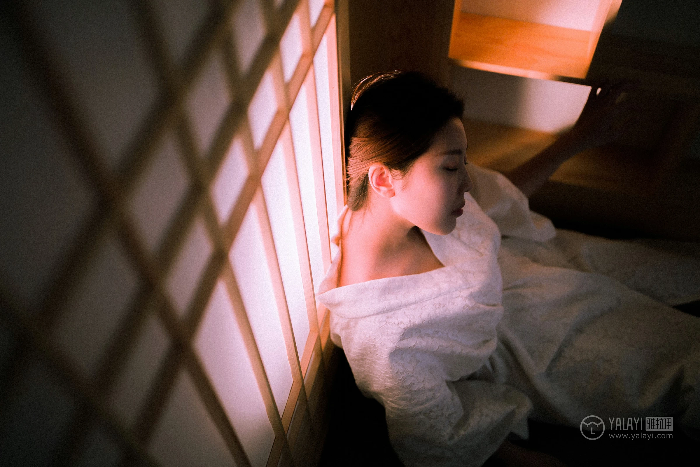[YALAYI雅拉伊]No.202 夜光 圆圆 白色透视蕾丝镂空睡衣性感私房写真集第5张