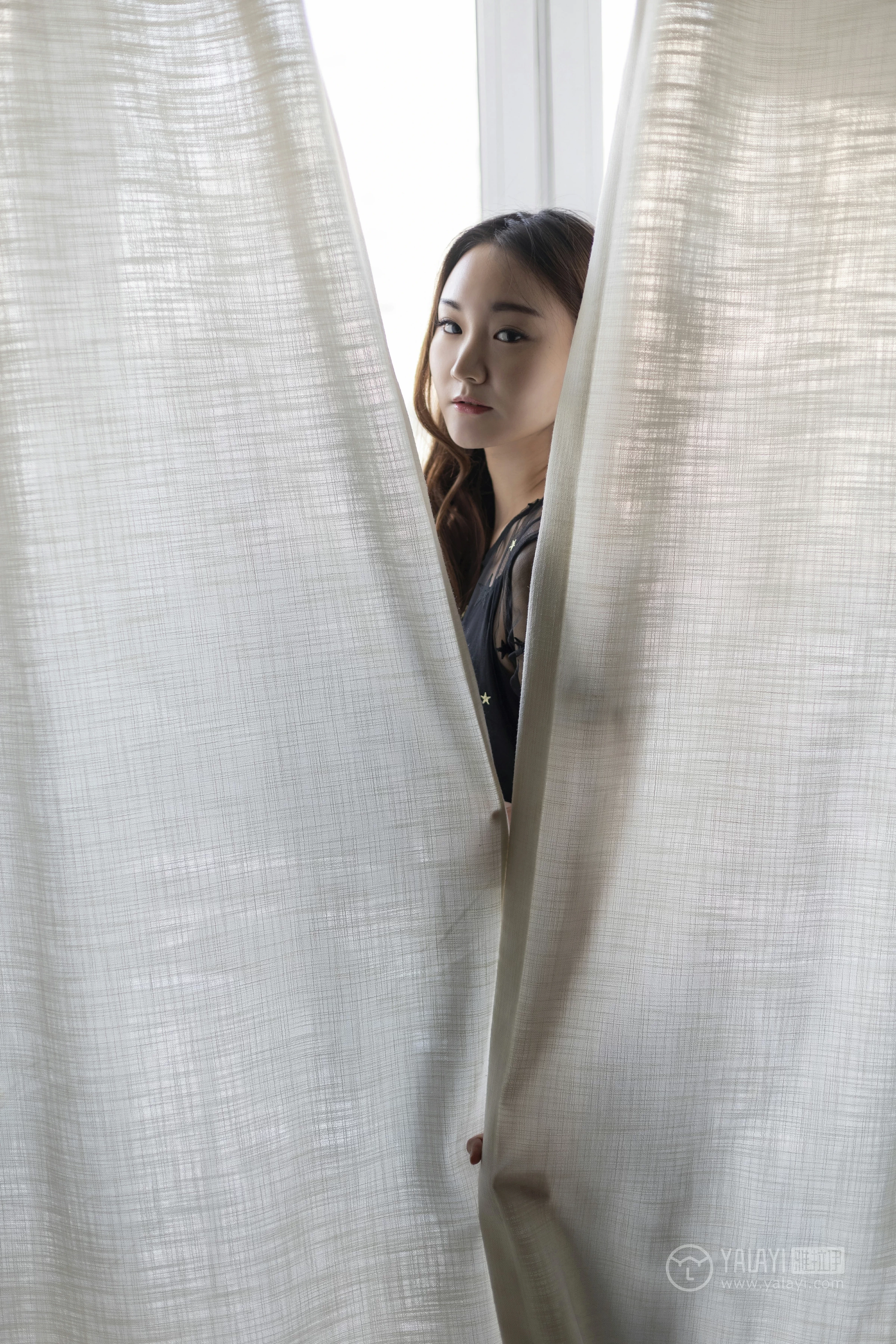 [YALAYI雅拉伊]No.220 等候 丁煊彤 黑色透视吊带连衣裙性感私房写真集第8张