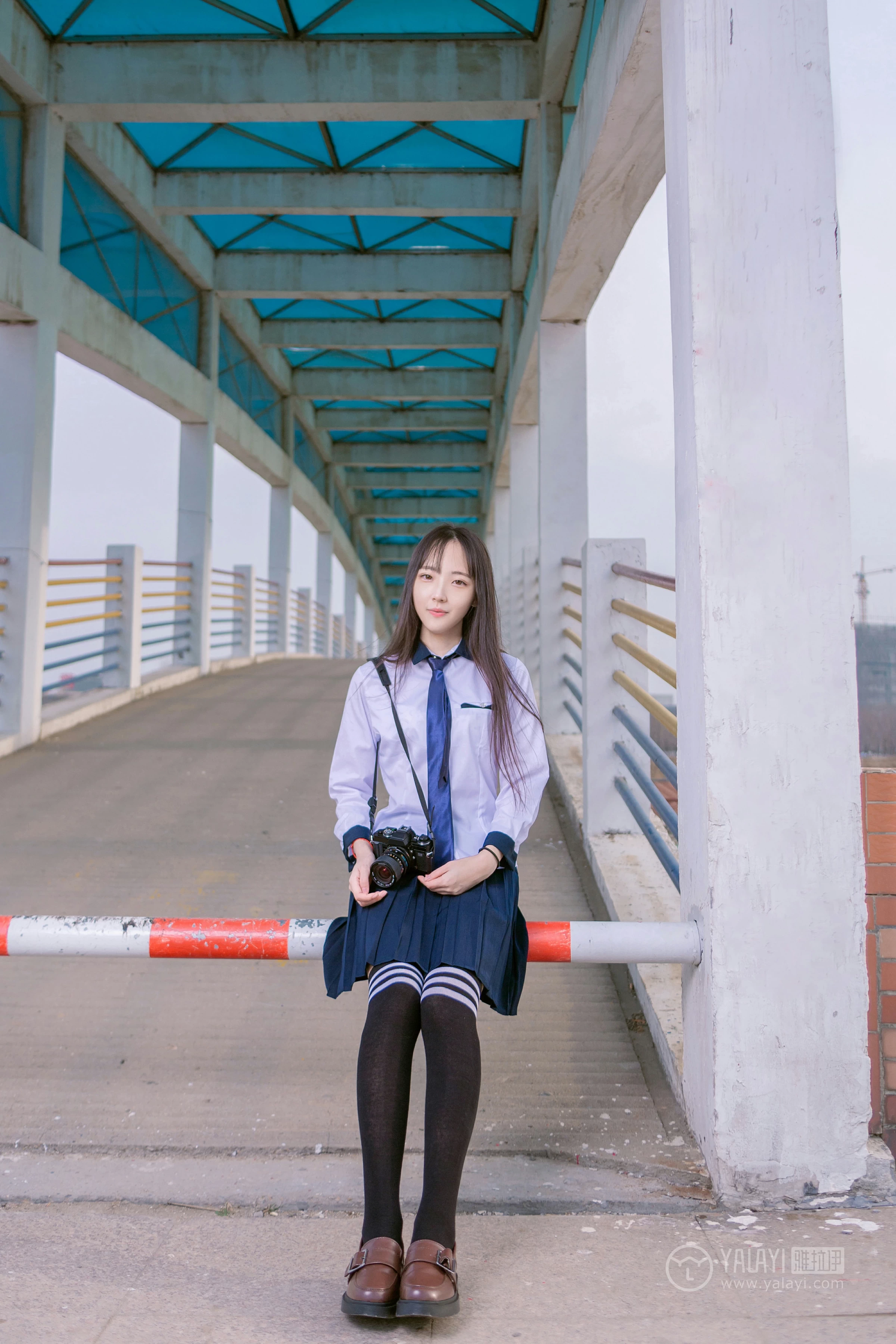 [YALAYI雅拉伊]No.229 小清新 文慧慧 日本高中女生制服与短裙加黑色丝袜美腿性感私房写真集第4张