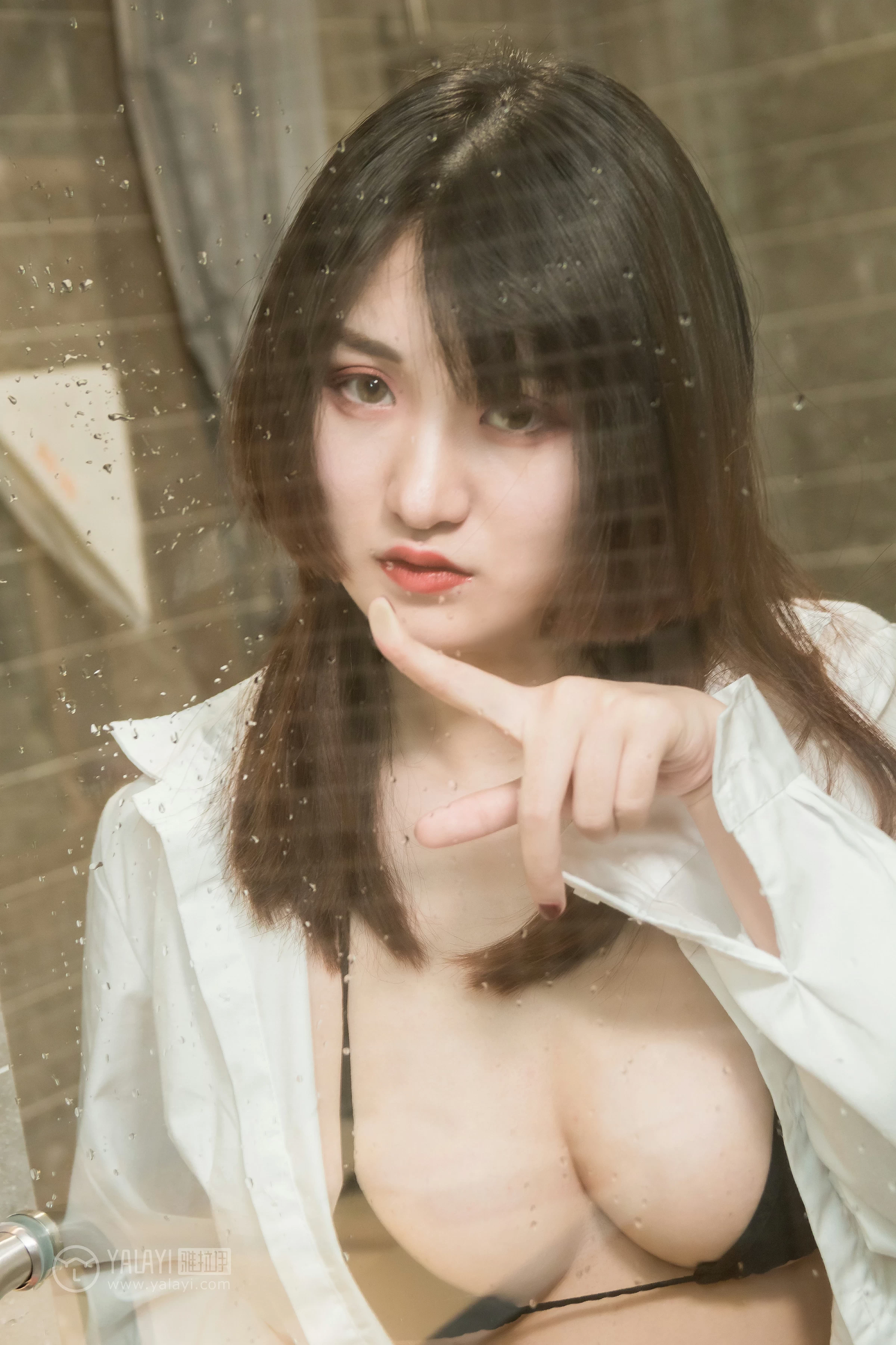 [YALAYI雅拉伊]No.221 极品秘书 娇子 黑色情趣内衣与紧身连衣裙加黑色丝袜美腿性感私房写真集第11张