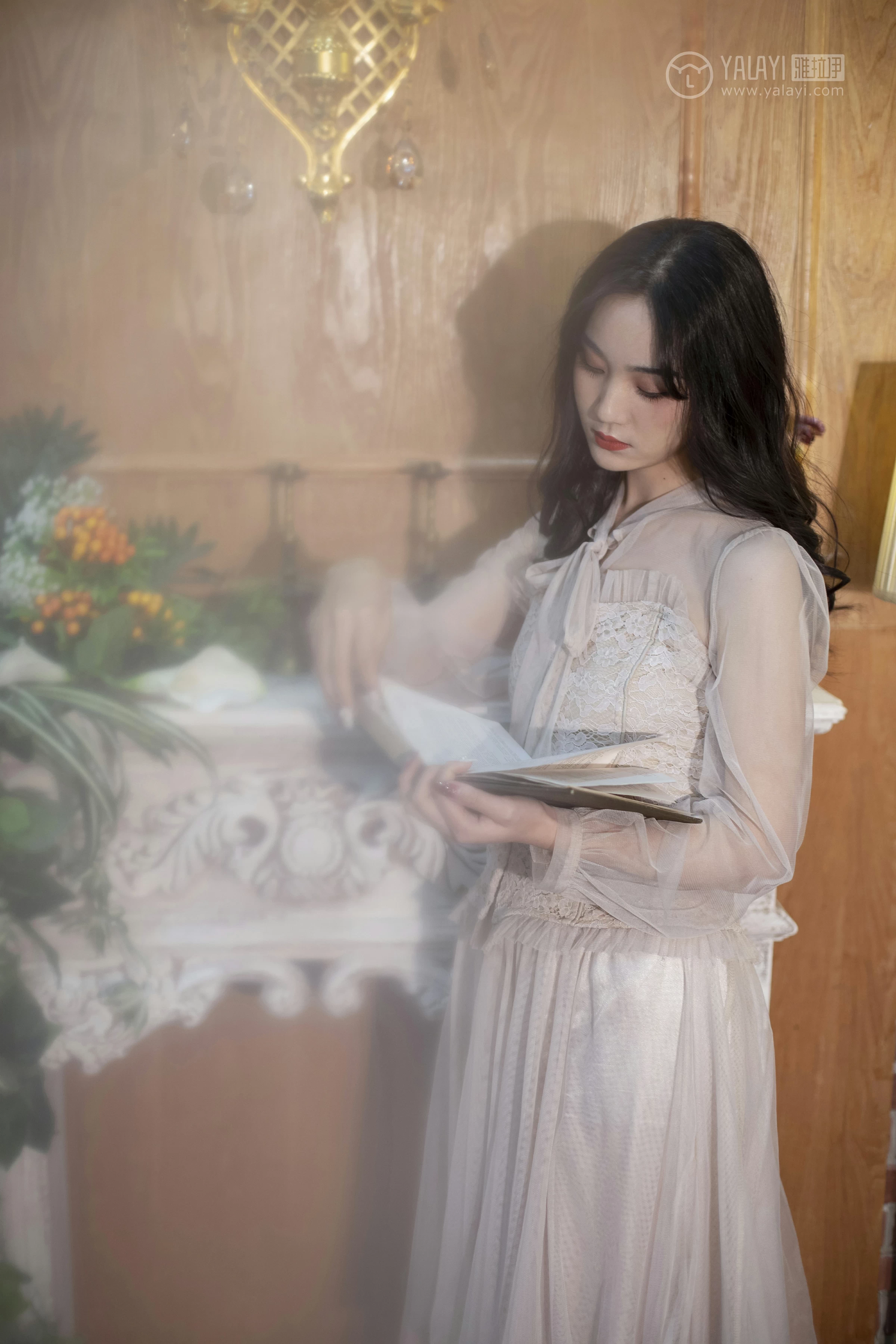 [YALAYI雅拉伊]No.227 蓝月 项兴咏 粉色透视镂空连衣裙性感私房写真集第15张