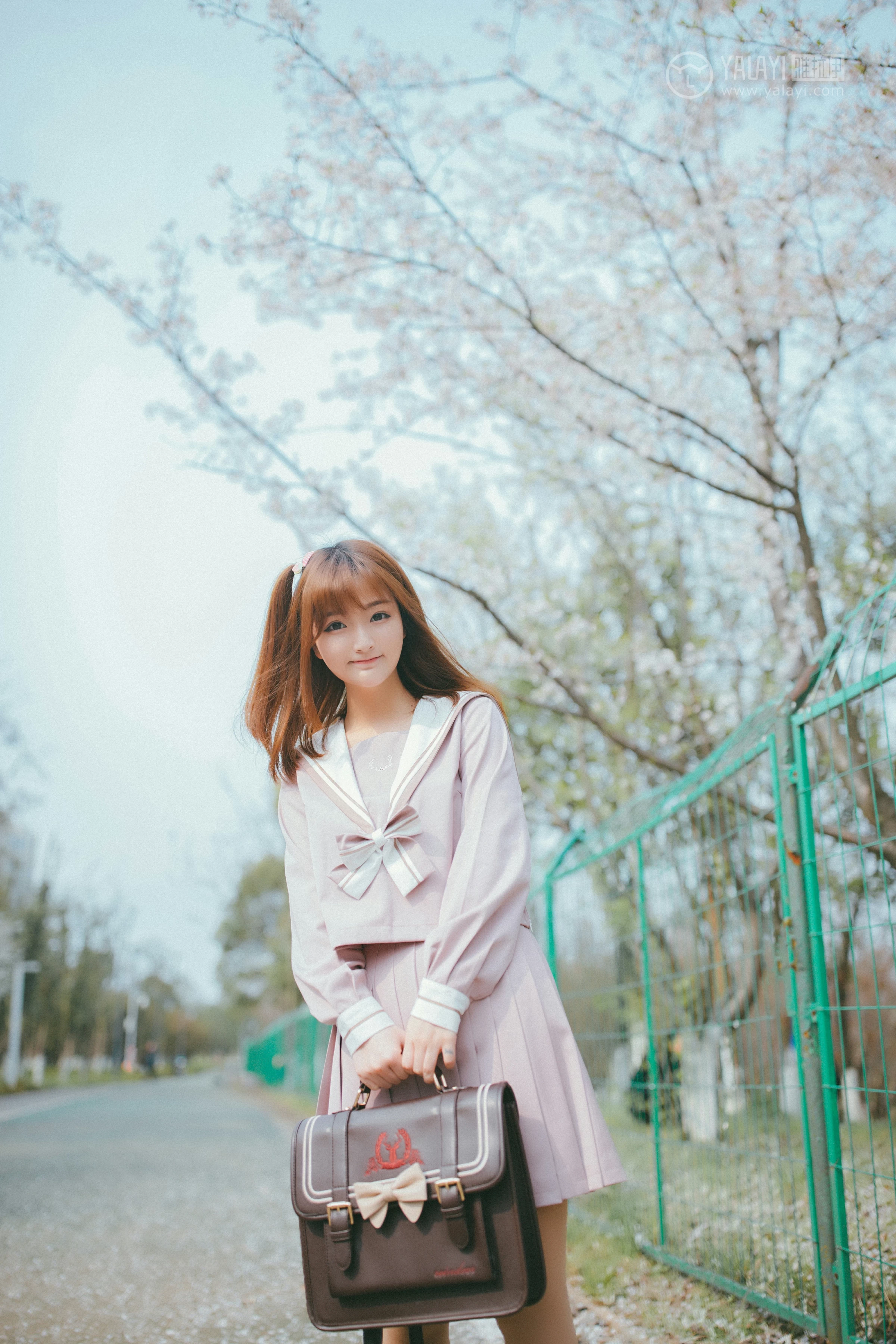 [YALAYI雅拉伊]No.246 樱花樱花想见你 团团 日本高中女生制服加肉色丝袜美腿性感私房写真集第4张