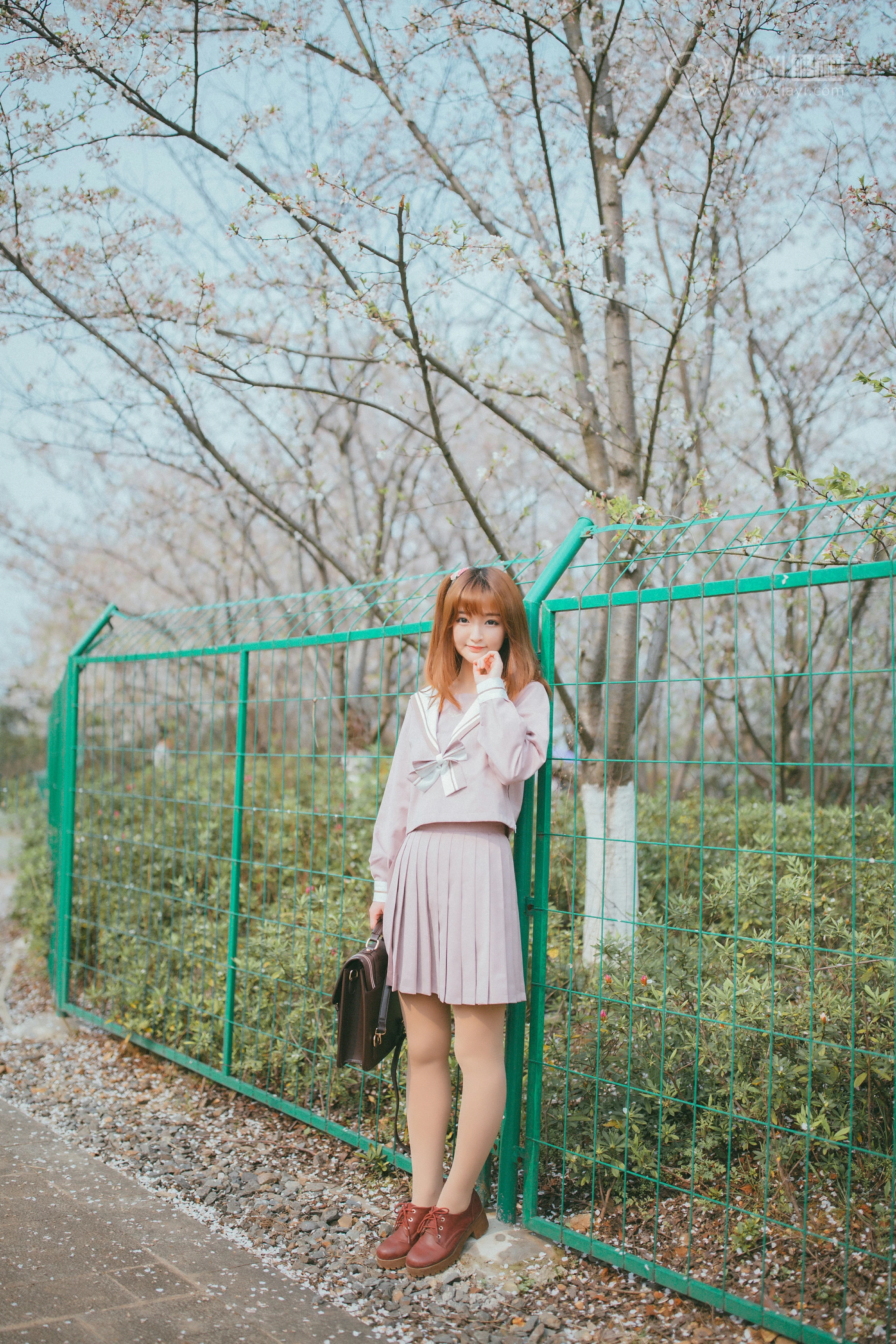 [YALAYI雅拉伊]No.246 樱花樱花想见你 团团 日本高中女生制服加肉色丝袜美腿性感私房写真集第6张