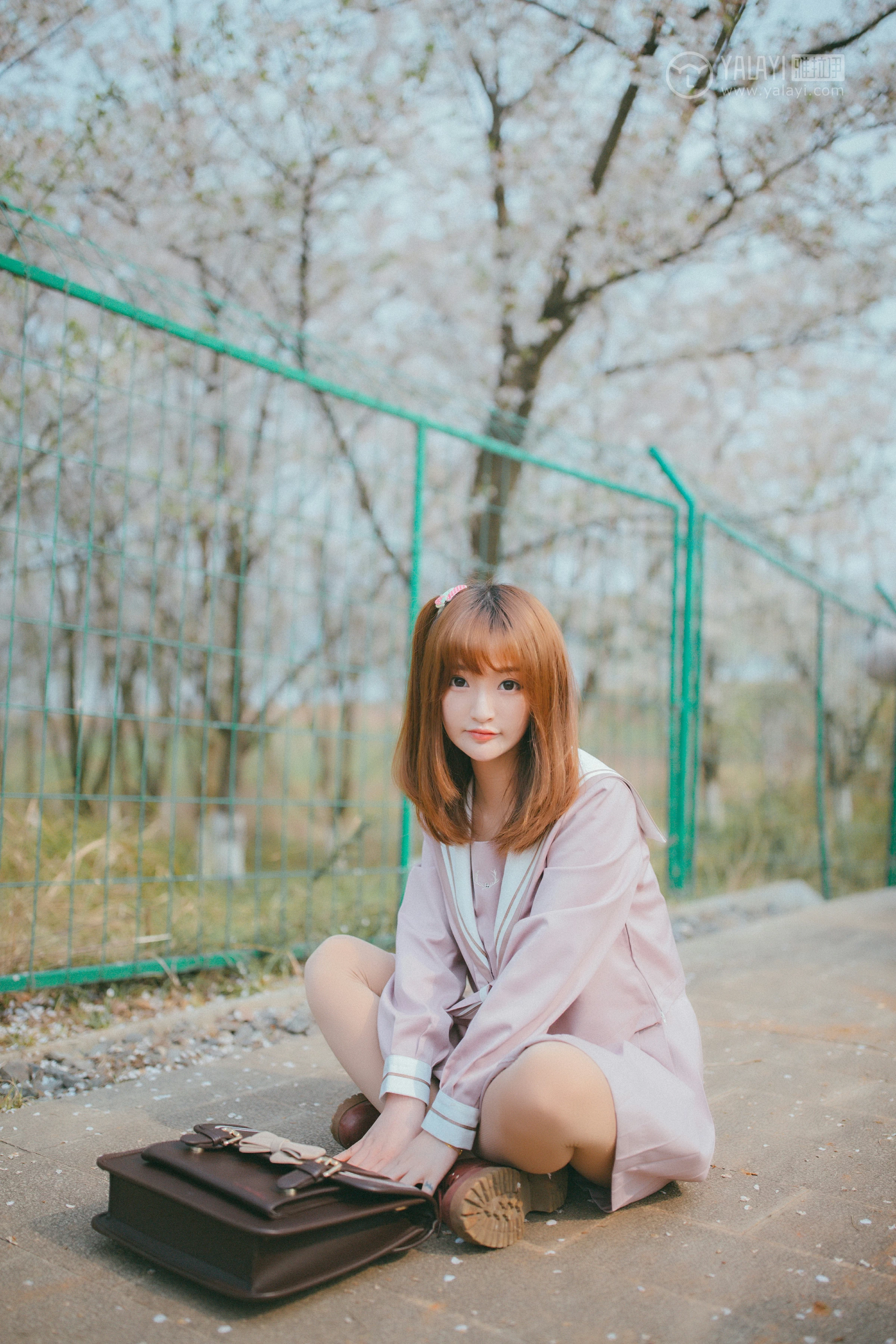 [YALAYI雅拉伊]No.246 樱花樱花想见你 团团 日本高中女生制服加肉色丝袜美腿性感私房写真集第7张