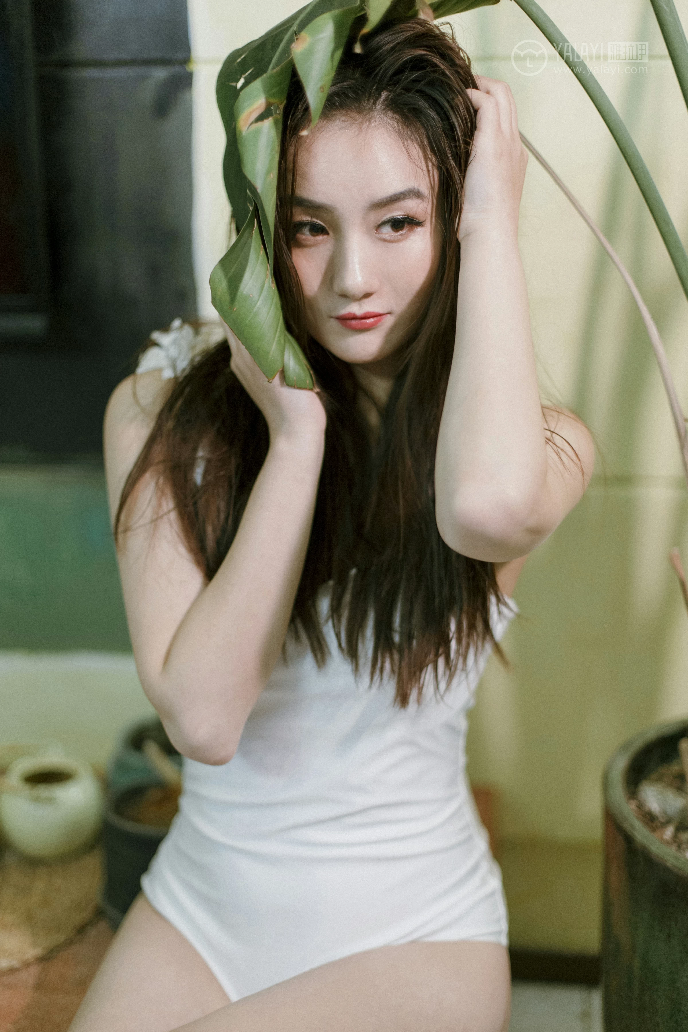[YALAYI雅拉伊]No.247 独孤 徐雅熙 白色连体比基尼泳装性感私房写真集第11张