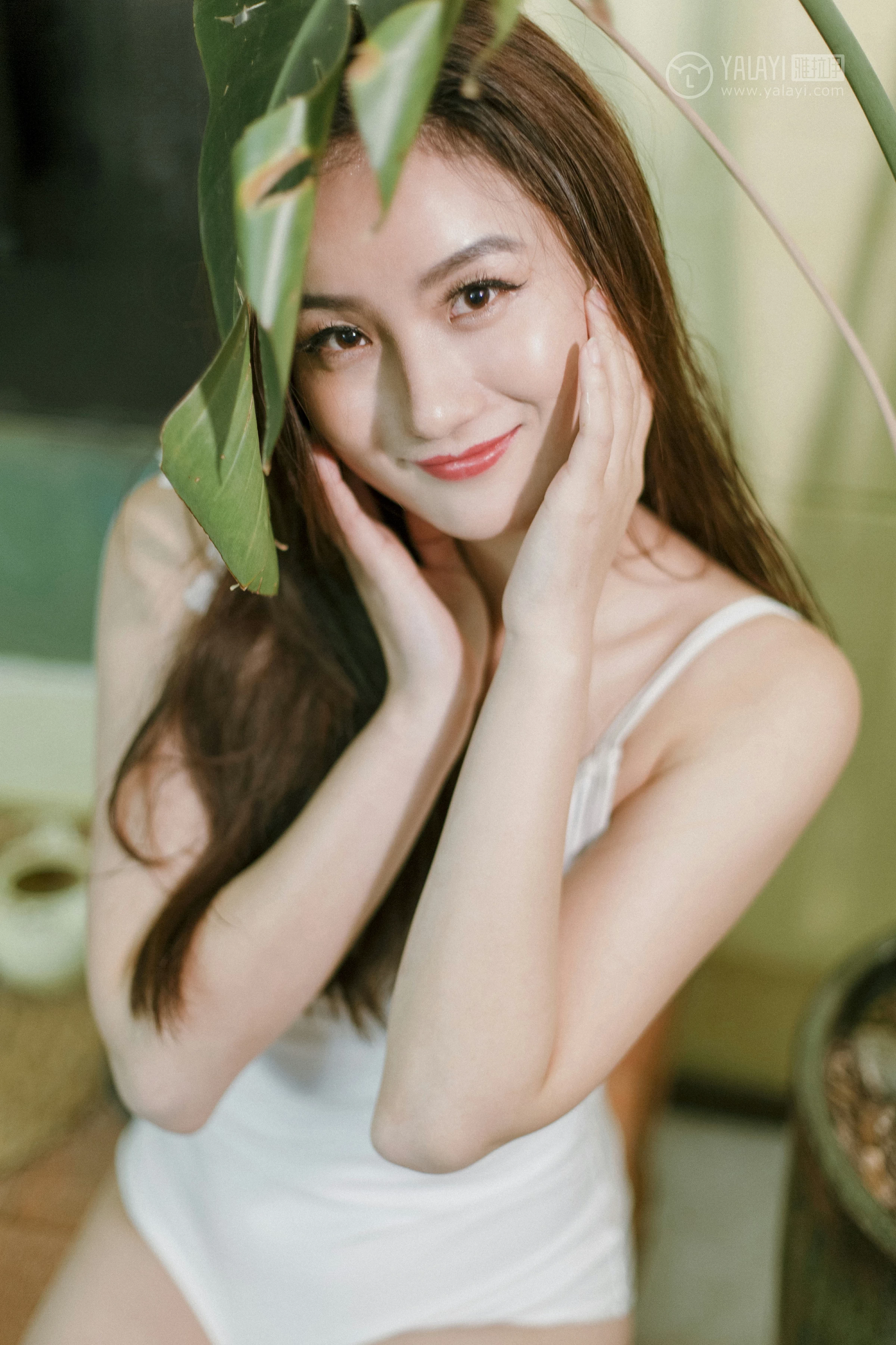 [YALAYI雅拉伊]No.247 独孤 徐雅熙 白色连体比基尼泳装性感私房写真集第12张