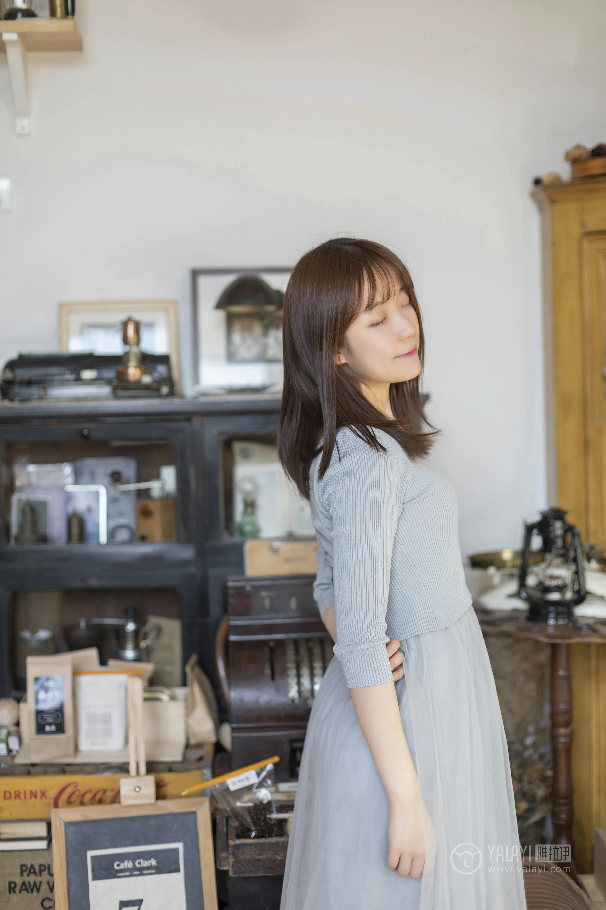 [YALAYI雅拉伊]No.249 看着你玩 刘开心 蓝色上衣加短裙清纯可爱私房写真集第5张