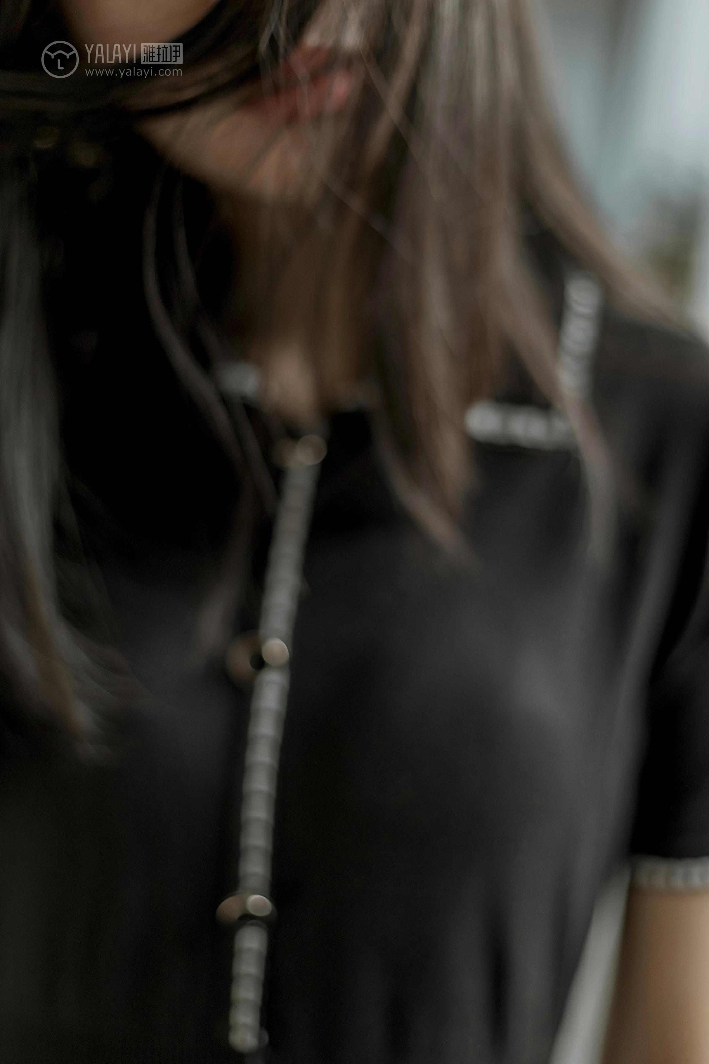 [YALAYI雅拉伊]No.255 款款情深 乔妹儿 黑色收腰连衣裙居家私房写真集第15张