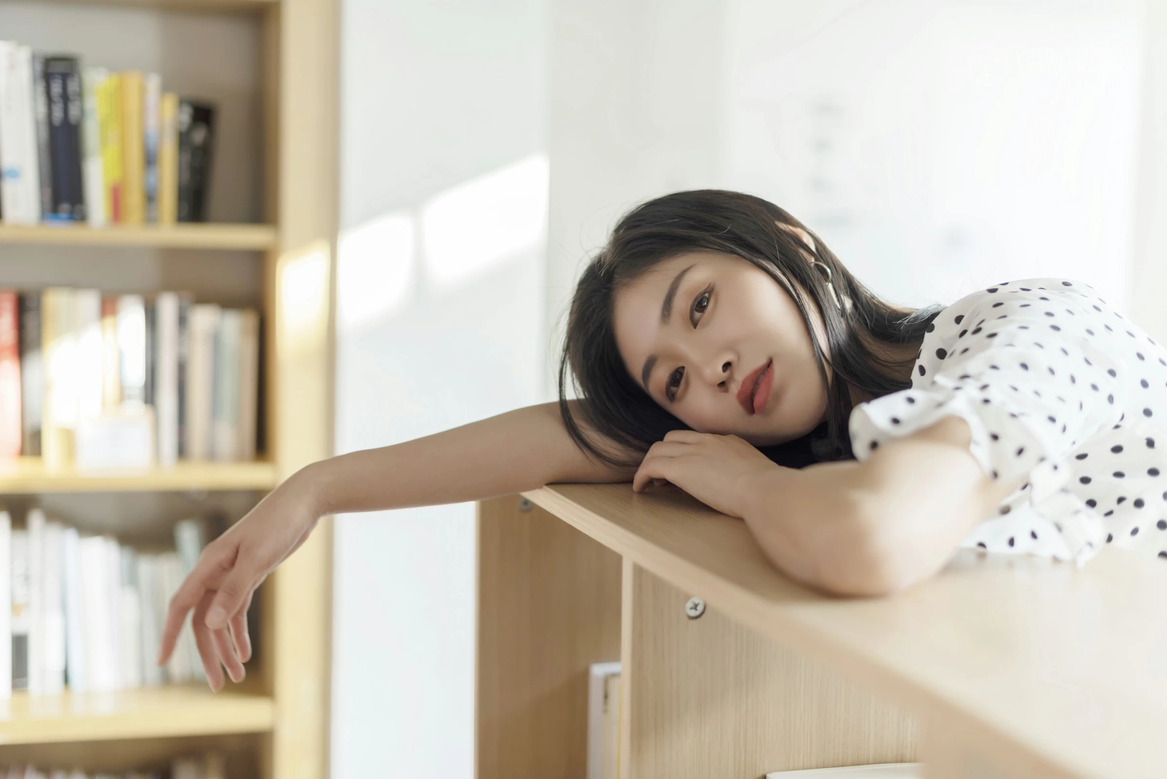 [YALAYI雅拉伊]No.264 波点女孩儿 乔妹儿 白色透视连衣裙居家私房写真集第2张