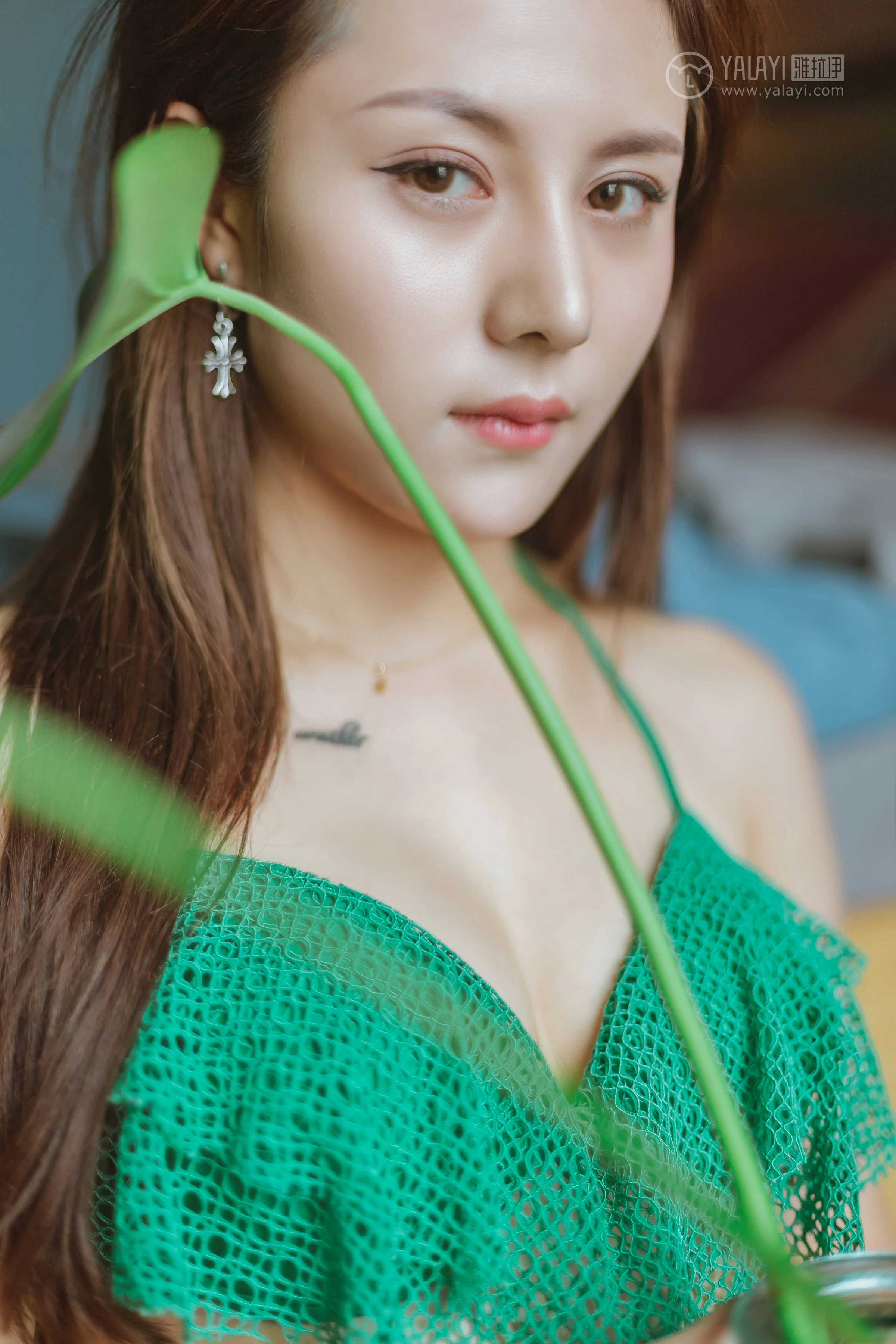 [YALAYI雅拉伊]No.276 80後 雅辛 青色镂空内衣加短裙性感私房写真集第4张