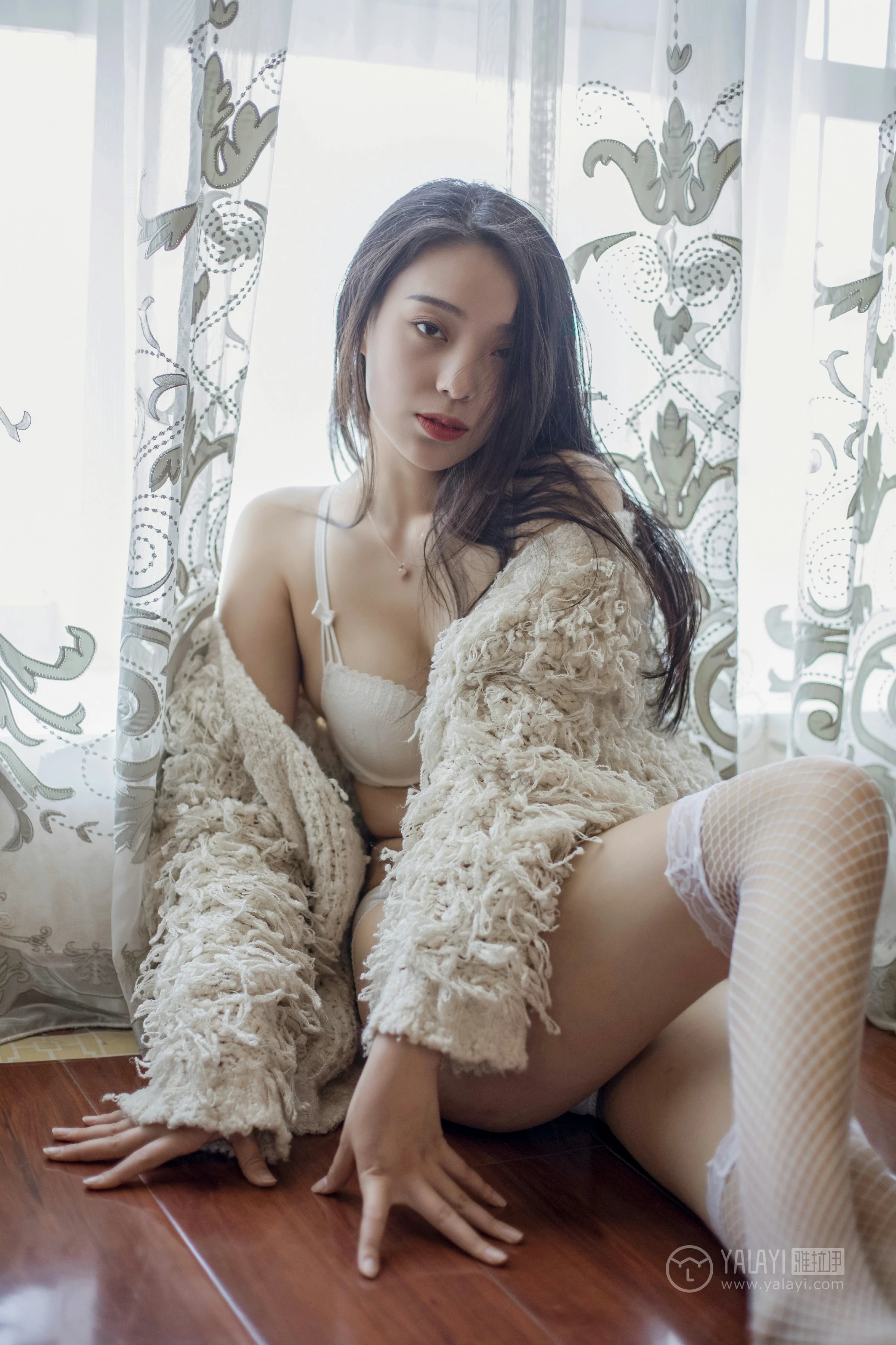 [YALAYI雅拉伊]No.281 你的样子 楚薇 米色睡衣加白色蕾丝内衣性感私房写真集第6张