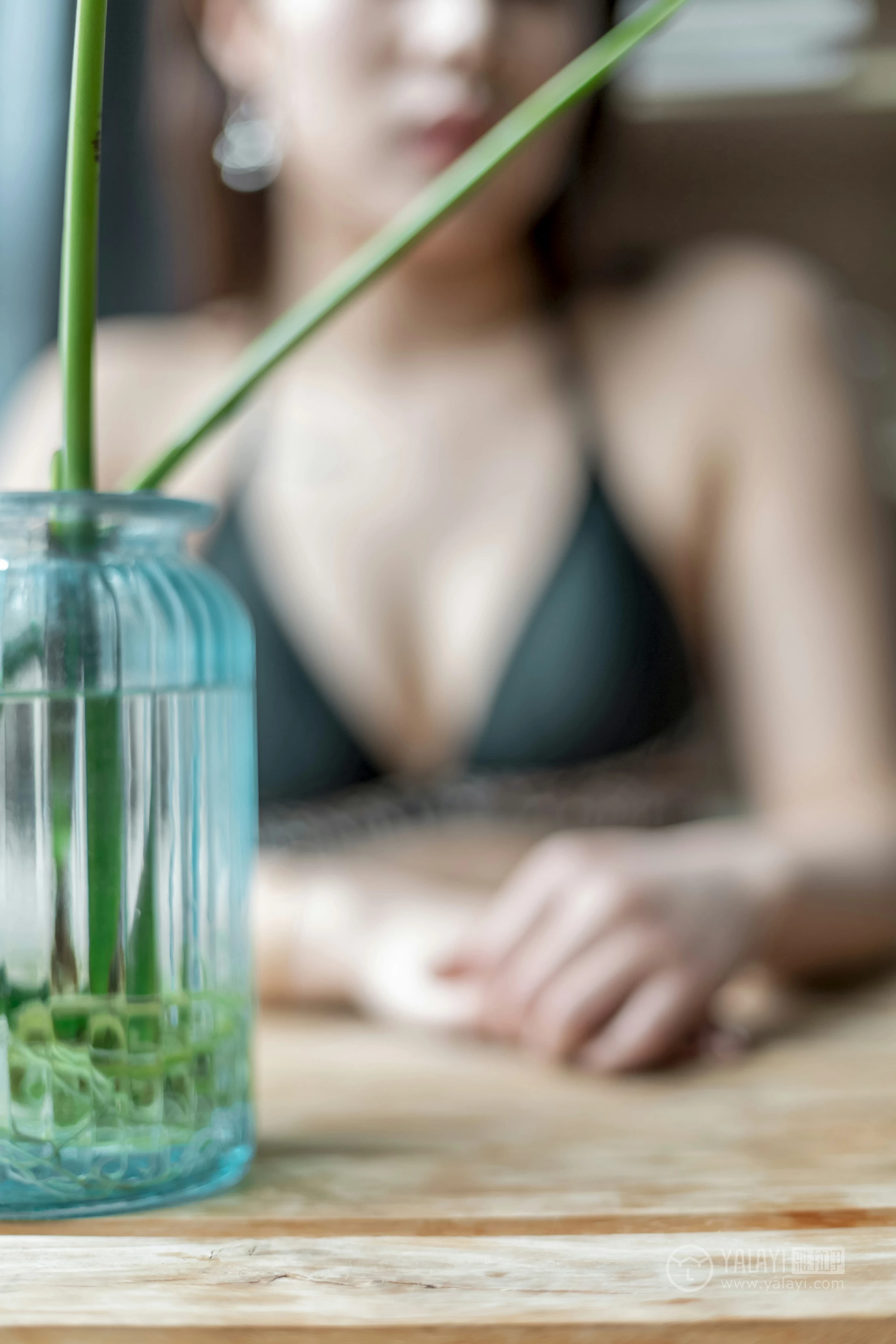 [YALAYI雅拉伊]No.284 牛仔的诱惑 雅辛 牛仔外套加运动内衣性感私房写真集第11张