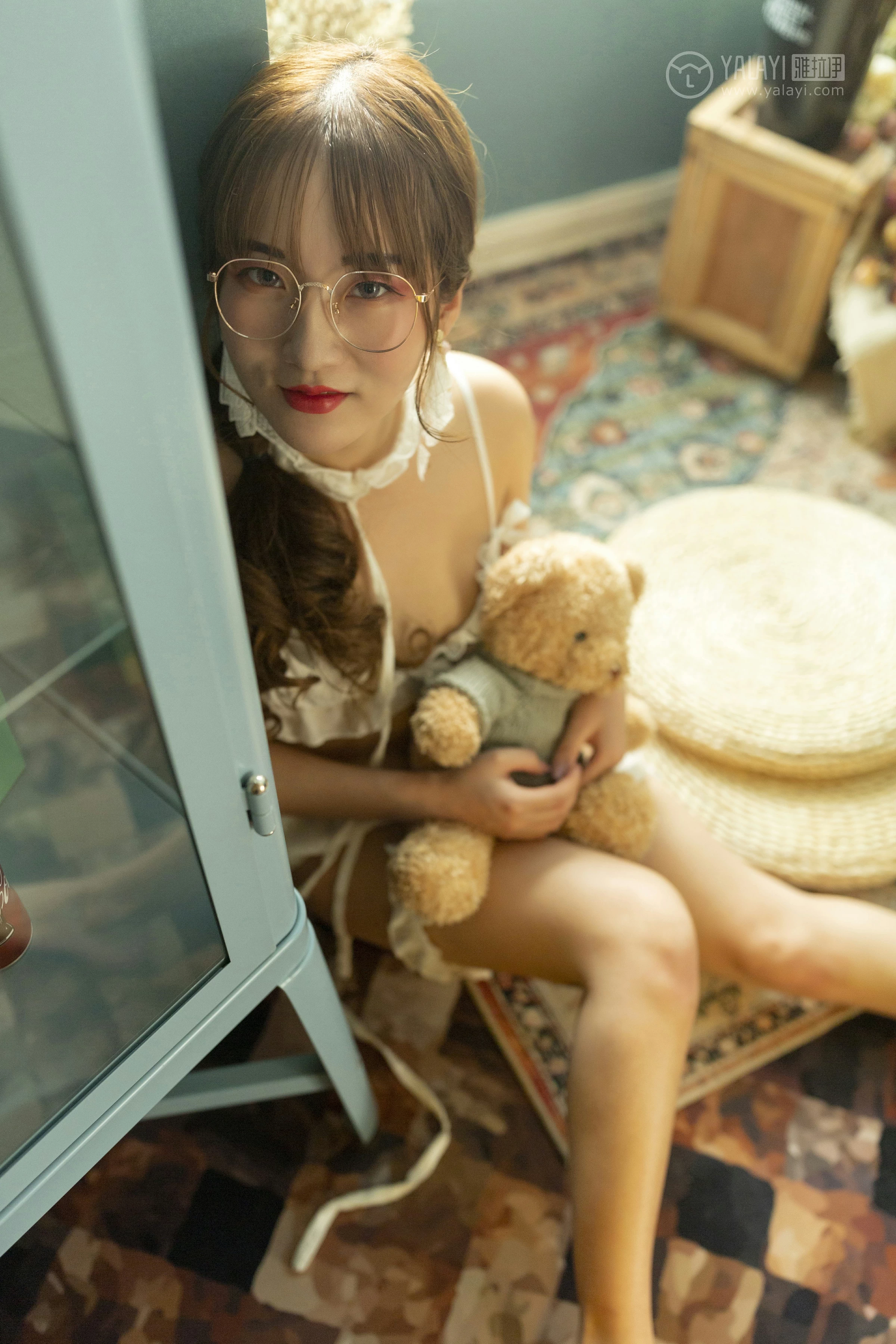 [YALAYI雅拉伊]No.298 老师的假日 顾盼兮 白色情趣内衣性感私房写真集第5张