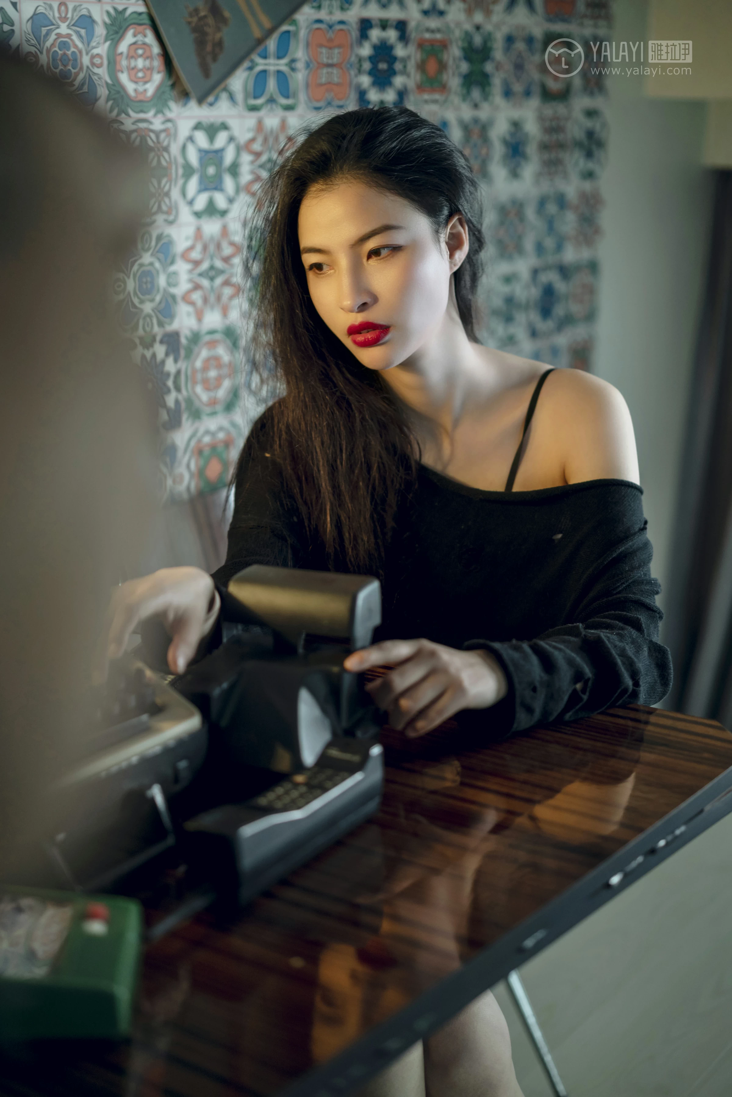 [YALAYI雅拉伊]No.302 挣扎中自我救赎 小竹 黑色镂空情趣内衣性感私房写真集第10张