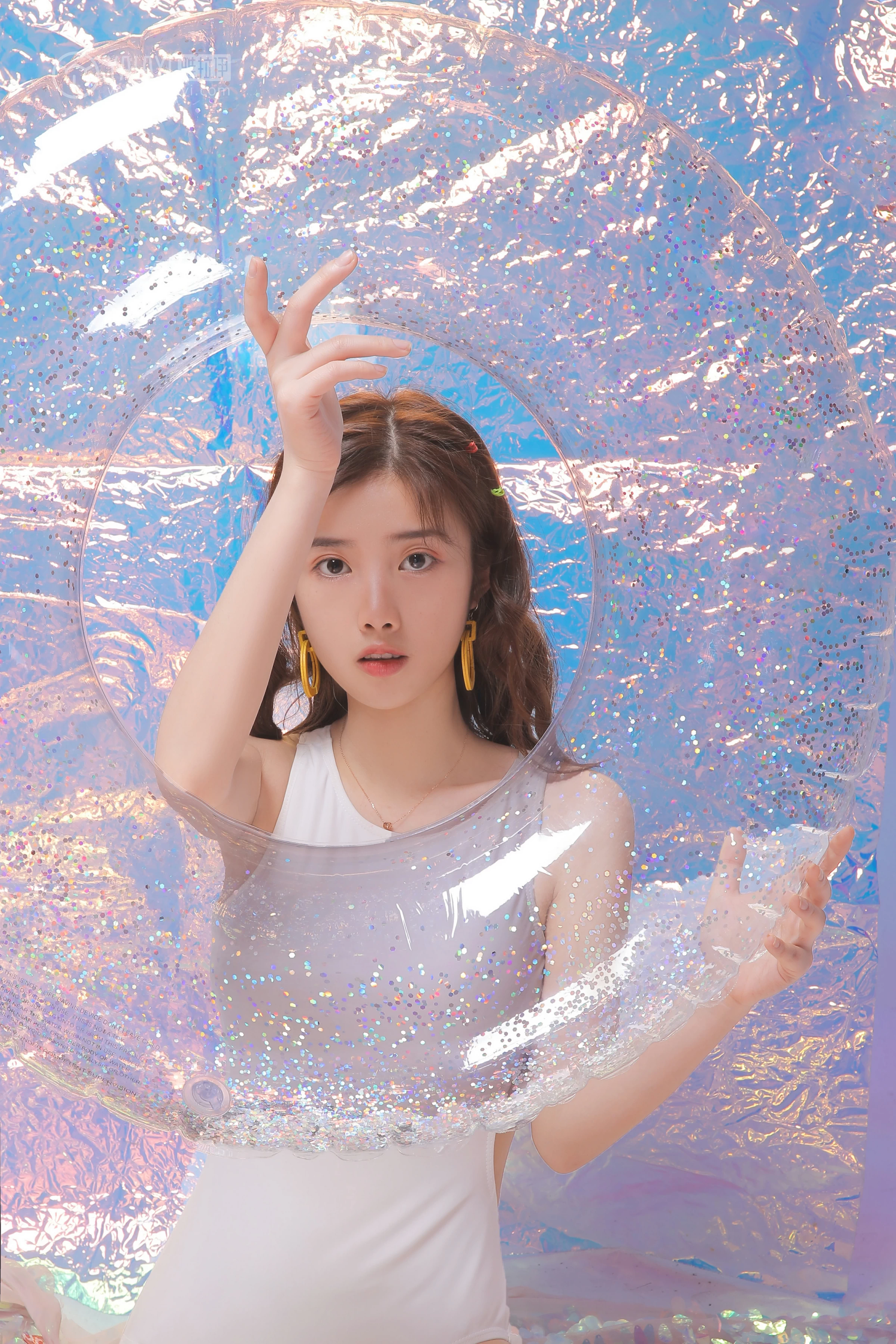 [YALAYI雅拉伊]No.307 闪亮女孩 圈圈 白色连体比基尼泳装性感私房写真集第3张