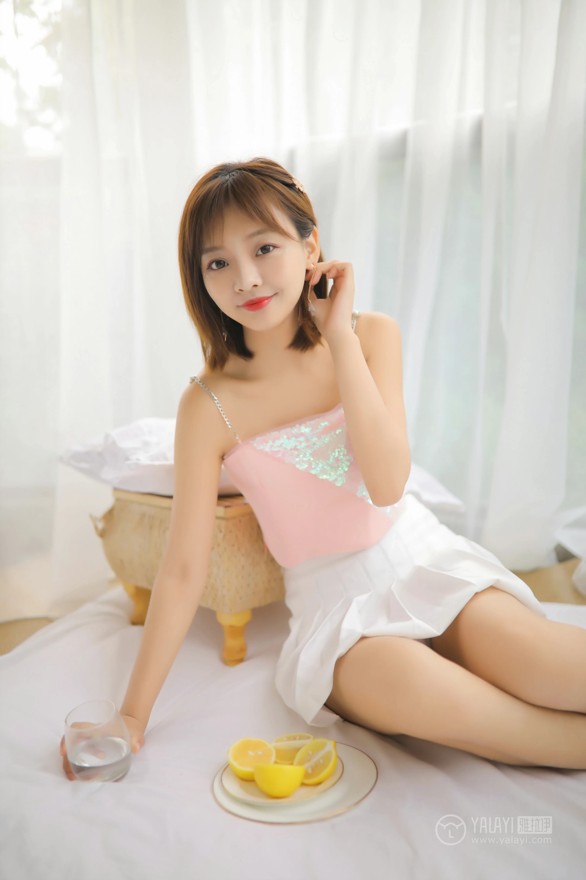 [YALAYI雅拉伊]No.313 甜 肖霄 粉色吊带小背心加白色短裙清纯可爱私房写真集第9张