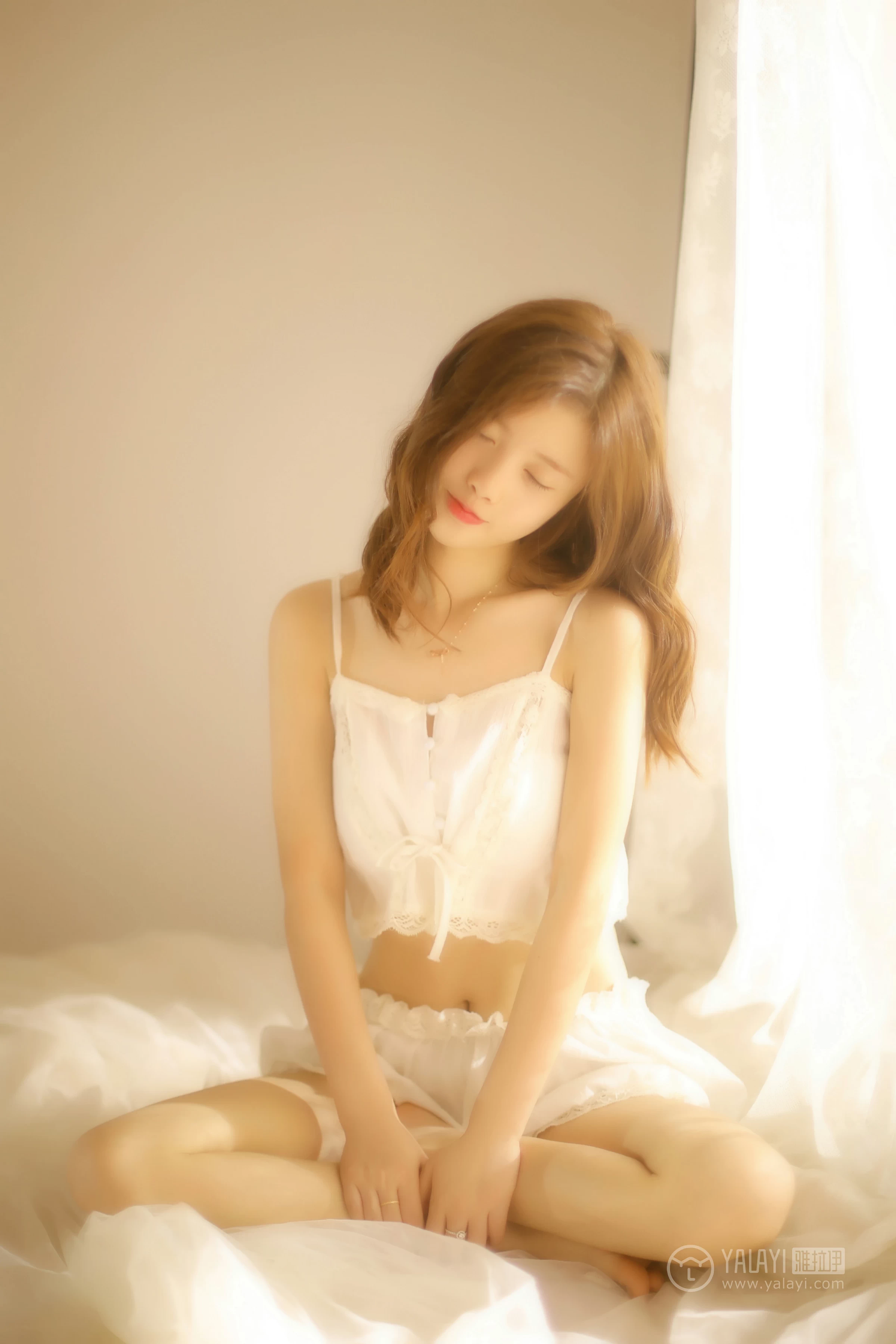 [YALAYI雅拉伊]No.315 夏日蜜语 圈圈 白色透视吊带内衣加短裤清纯靓丽私房写真集第2张