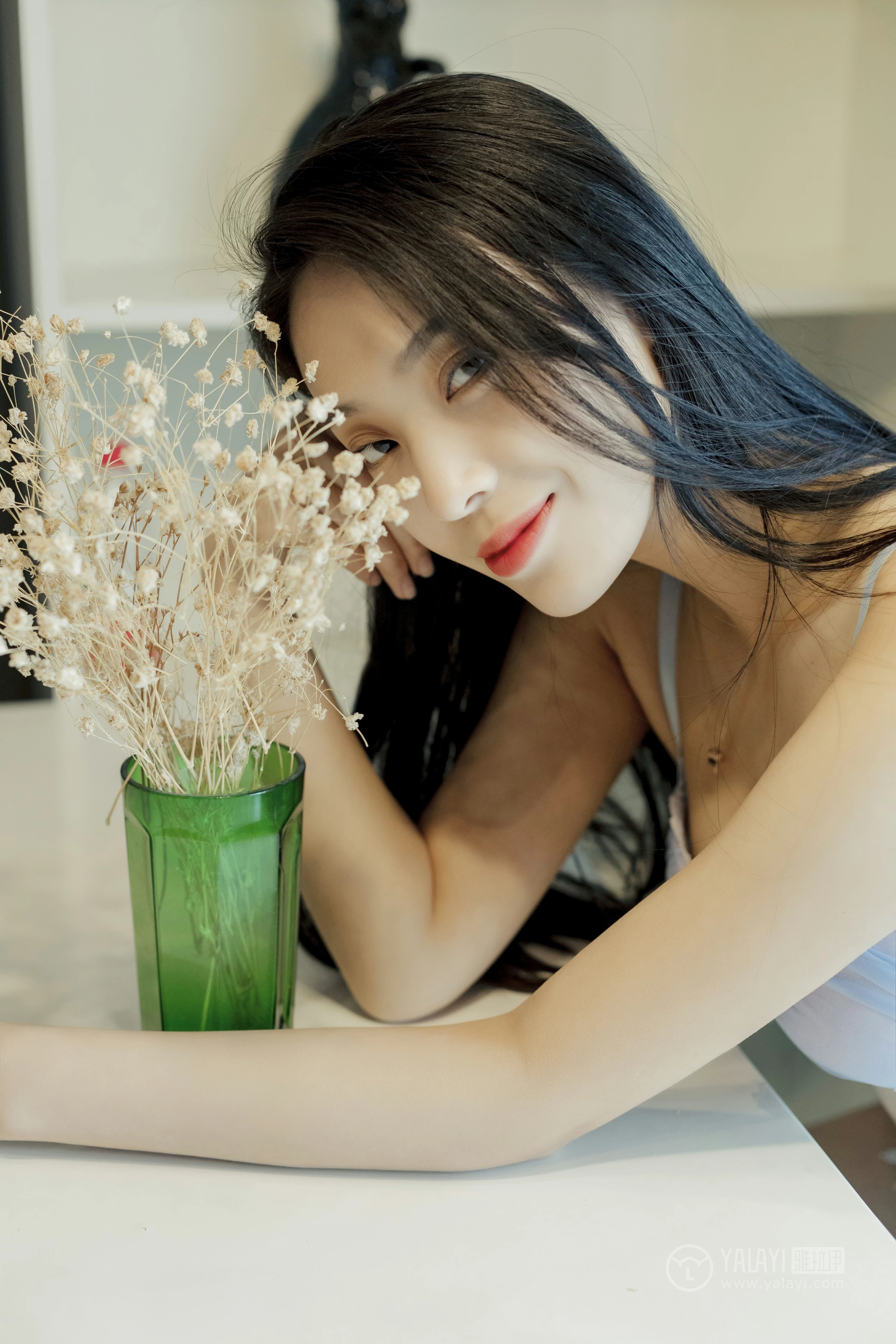 [YALAYI雅拉伊]No.324 银狐 楚薇 淡蓝色蕾丝内衣性感私房写真集第10张