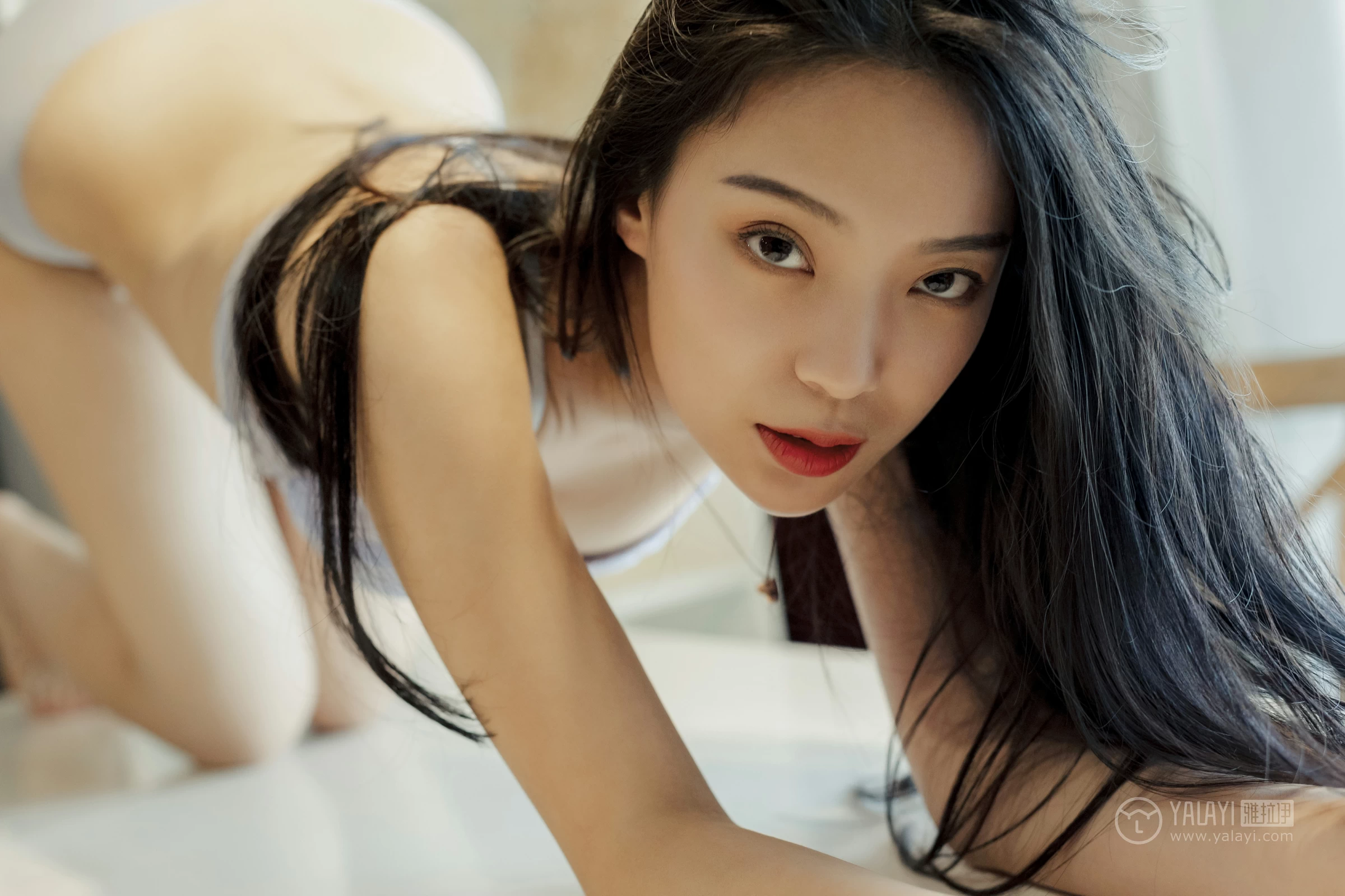 [YALAYI雅拉伊]No.324 银狐 楚薇 淡蓝色蕾丝内衣性感私房写真集第14张