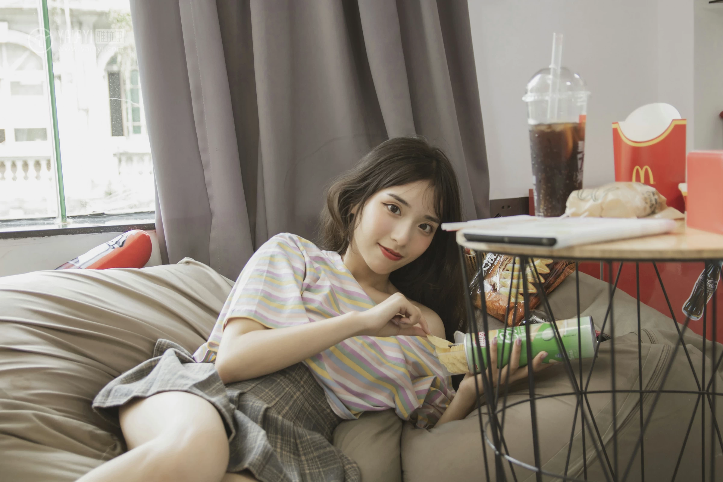 [YALAYI雅拉伊]No.340 氧气女孩 阿橙 条纹短袖加灰色短裙清纯可爱私房写真集第1张