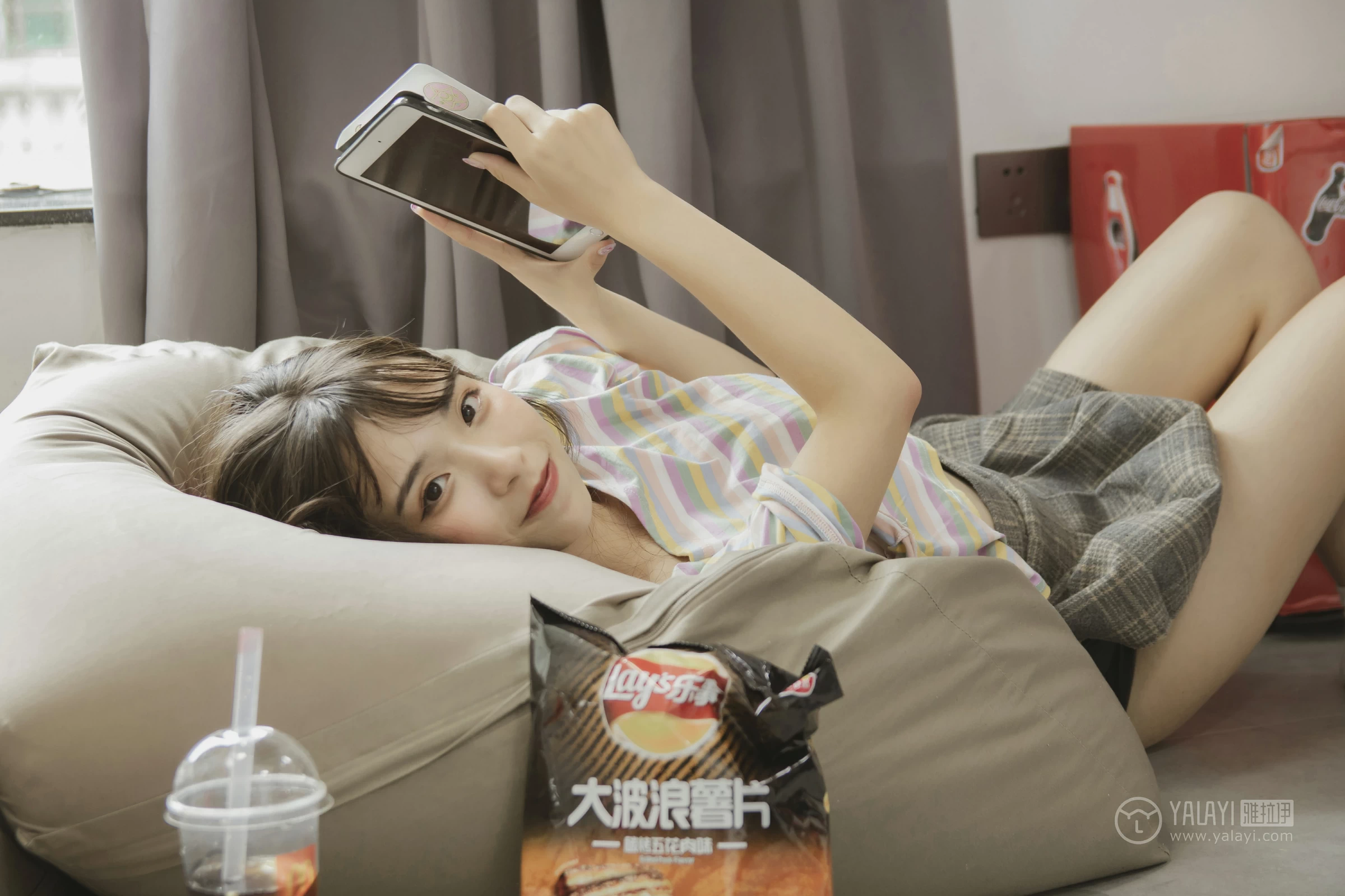 [YALAYI雅拉伊]No.340 氧气女孩 阿橙 条纹短袖加灰色短裙清纯可爱私房写真集第10张