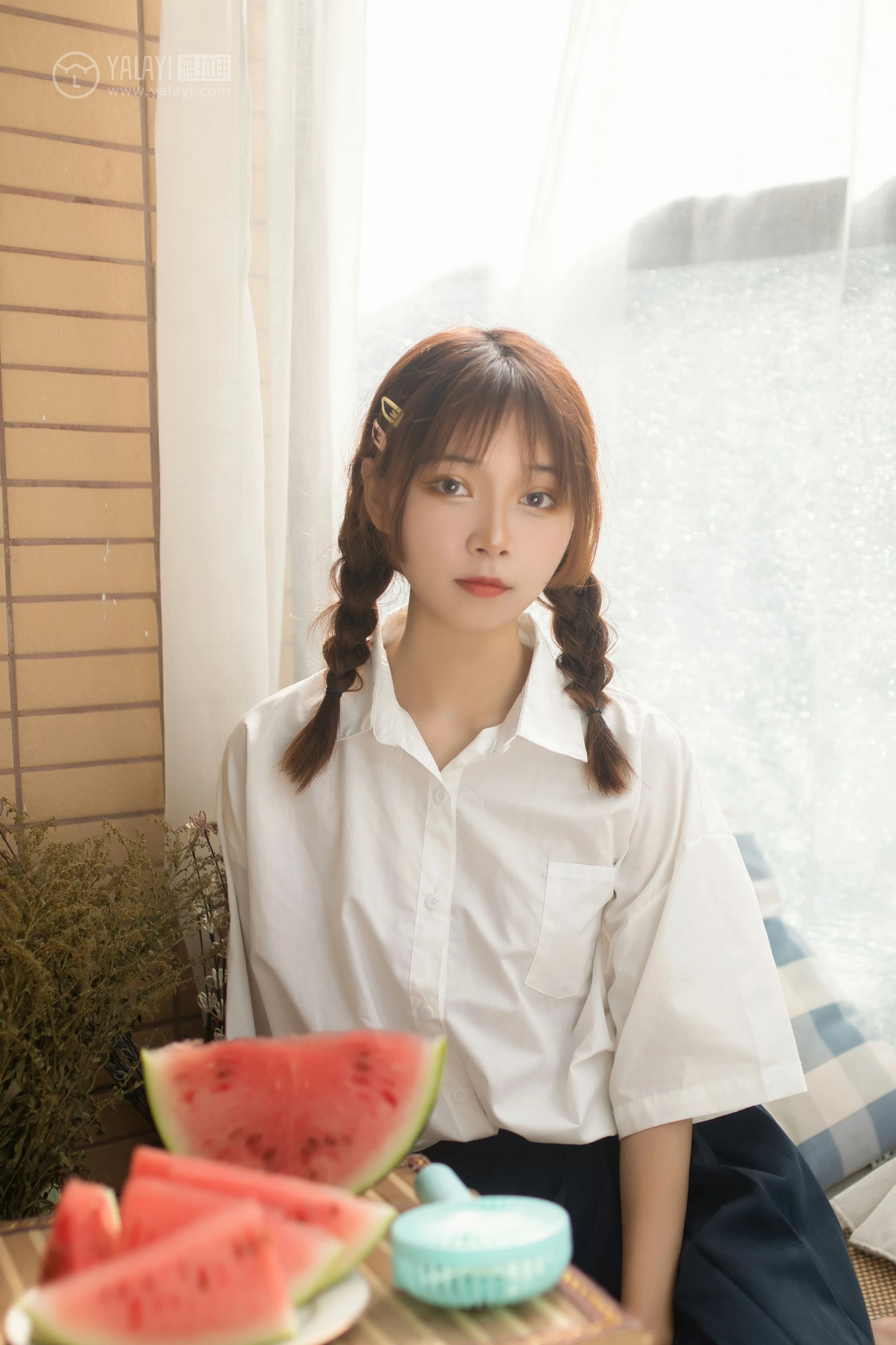 [YALAYI雅拉伊]No.342 与她的夏日恋爱 暄暄 白色衬衫加黑色短裙清纯可爱私房写真集第5张