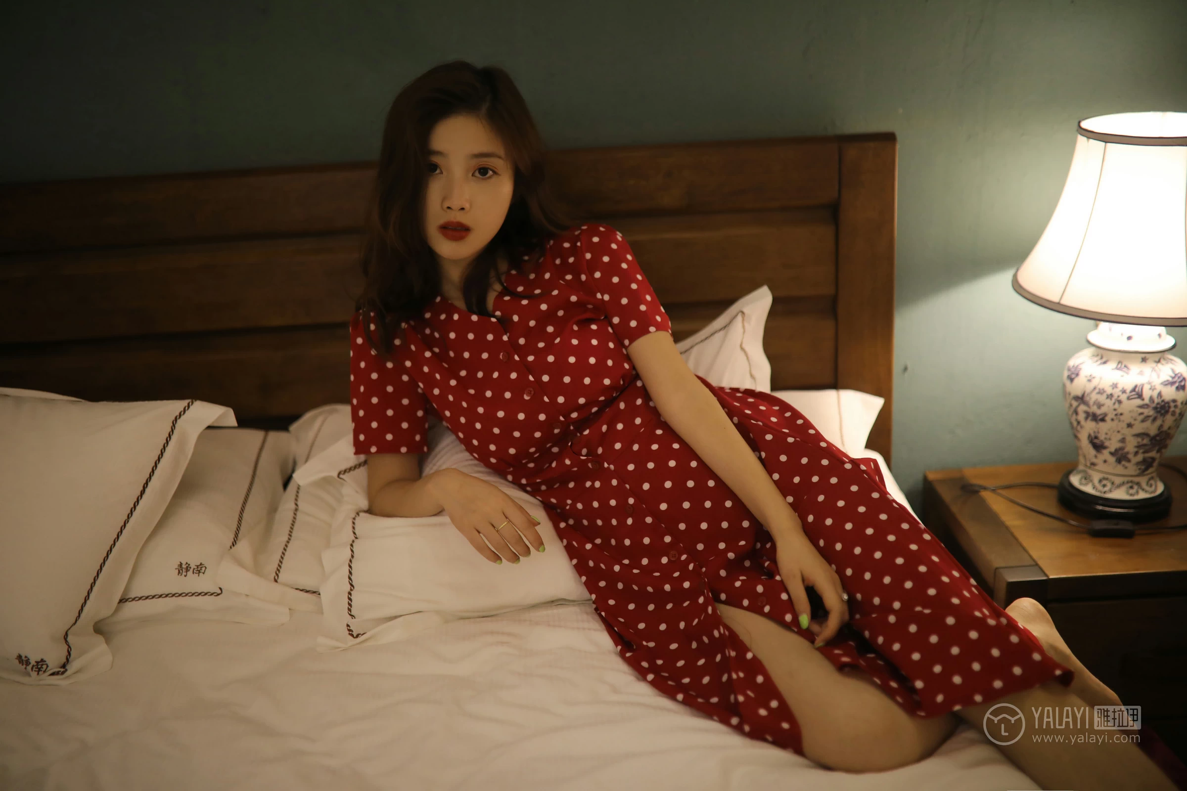 [YALAYI雅拉伊]No.347 失眠夜 圈圈 红色亮点连衣裙居家私房写真集第7张