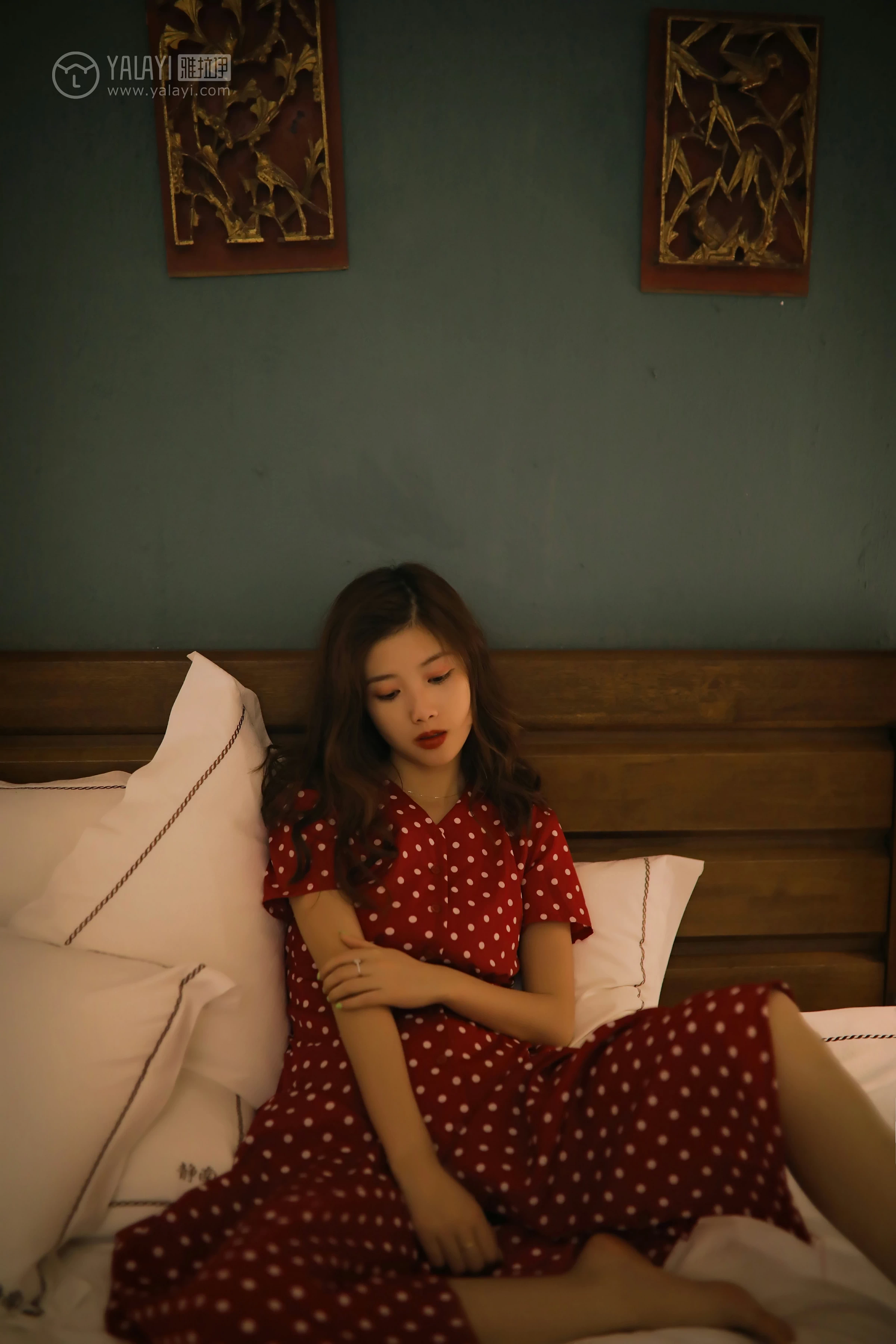 [YALAYI雅拉伊]No.347 失眠夜 圈圈 红色亮点连衣裙居家私房写真集第12张