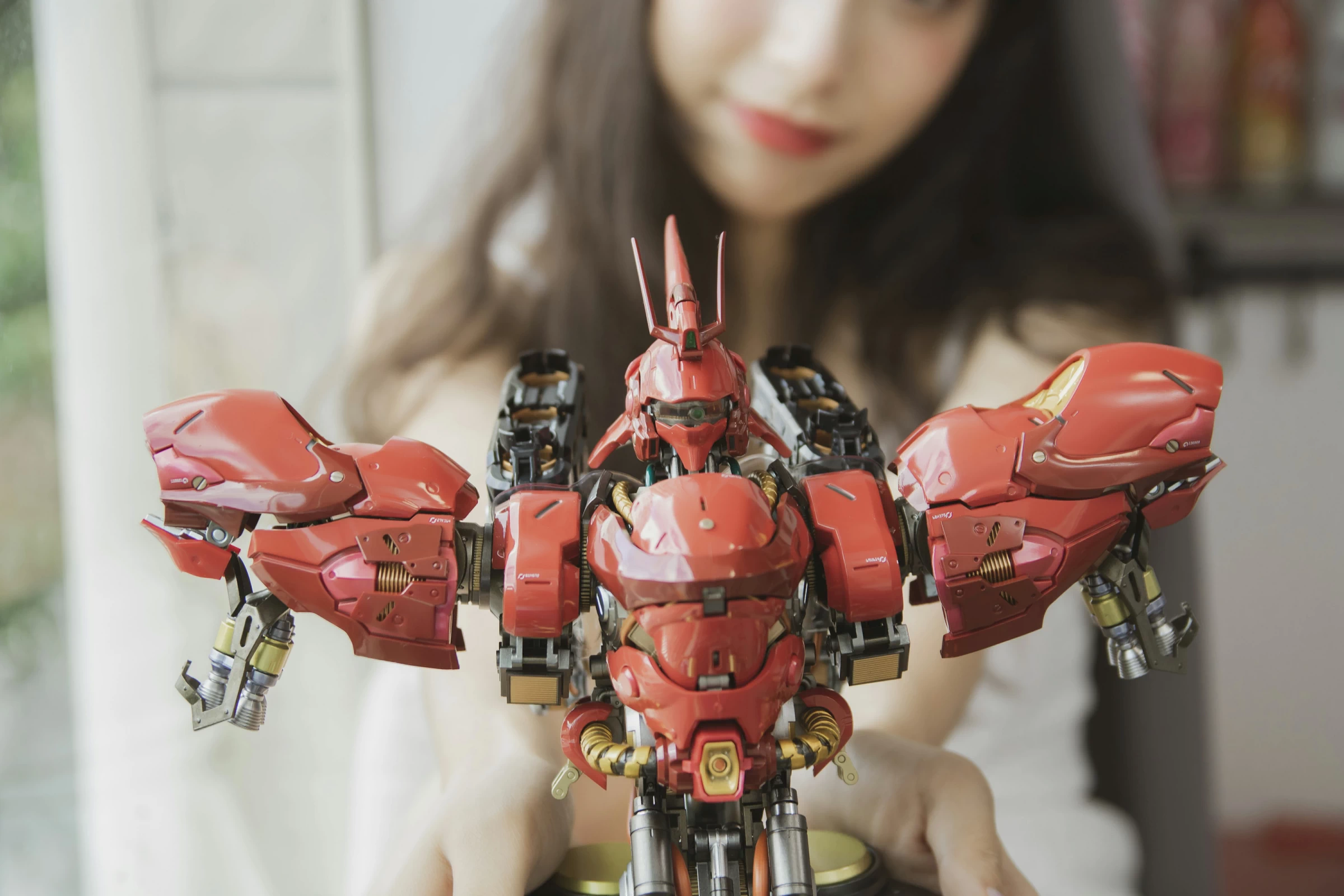 [YALAYI雅拉伊]No.357 我的高达女友 阿橙 白色吊带蕾丝连衣裙清纯可爱私房写真集第10张