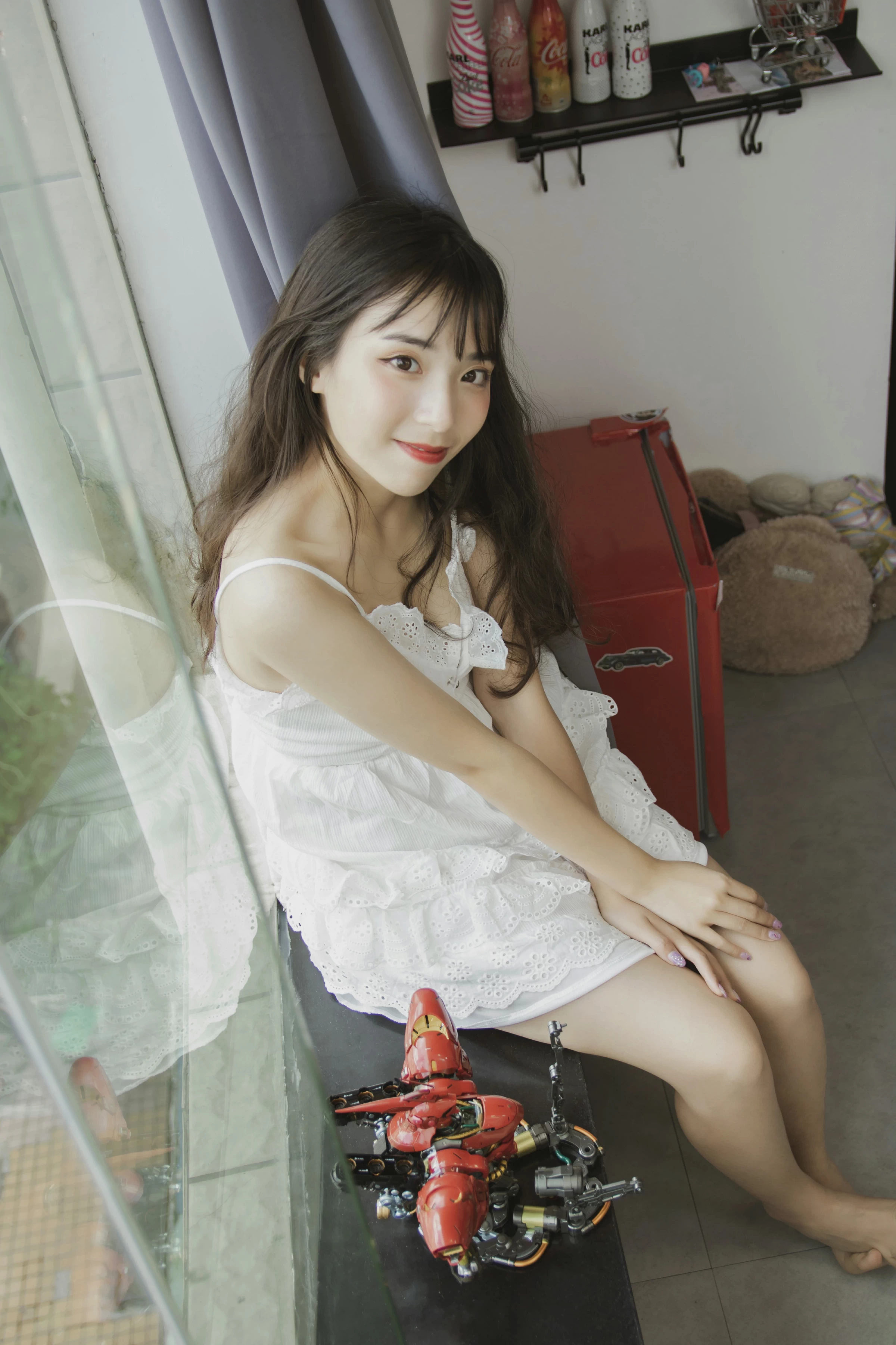 [YALAYI雅拉伊]No.357 我的高达女友 阿橙 白色吊带蕾丝连衣裙清纯可爱私房写真集第14张