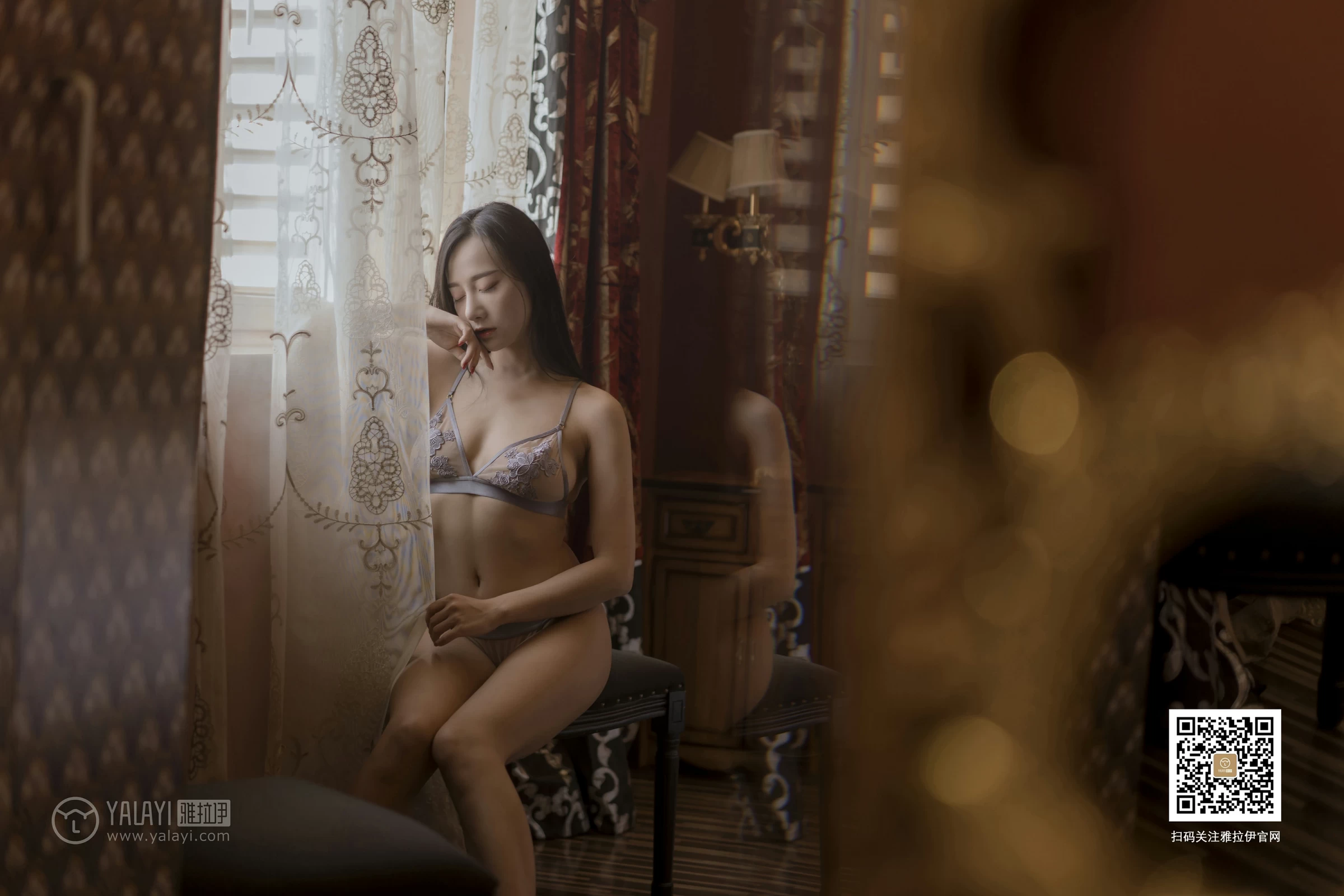 [YALAYI雅拉伊]No.373 可爱女人 何嘉颖 灰色蕾丝情趣内衣性感私房写真集第10张