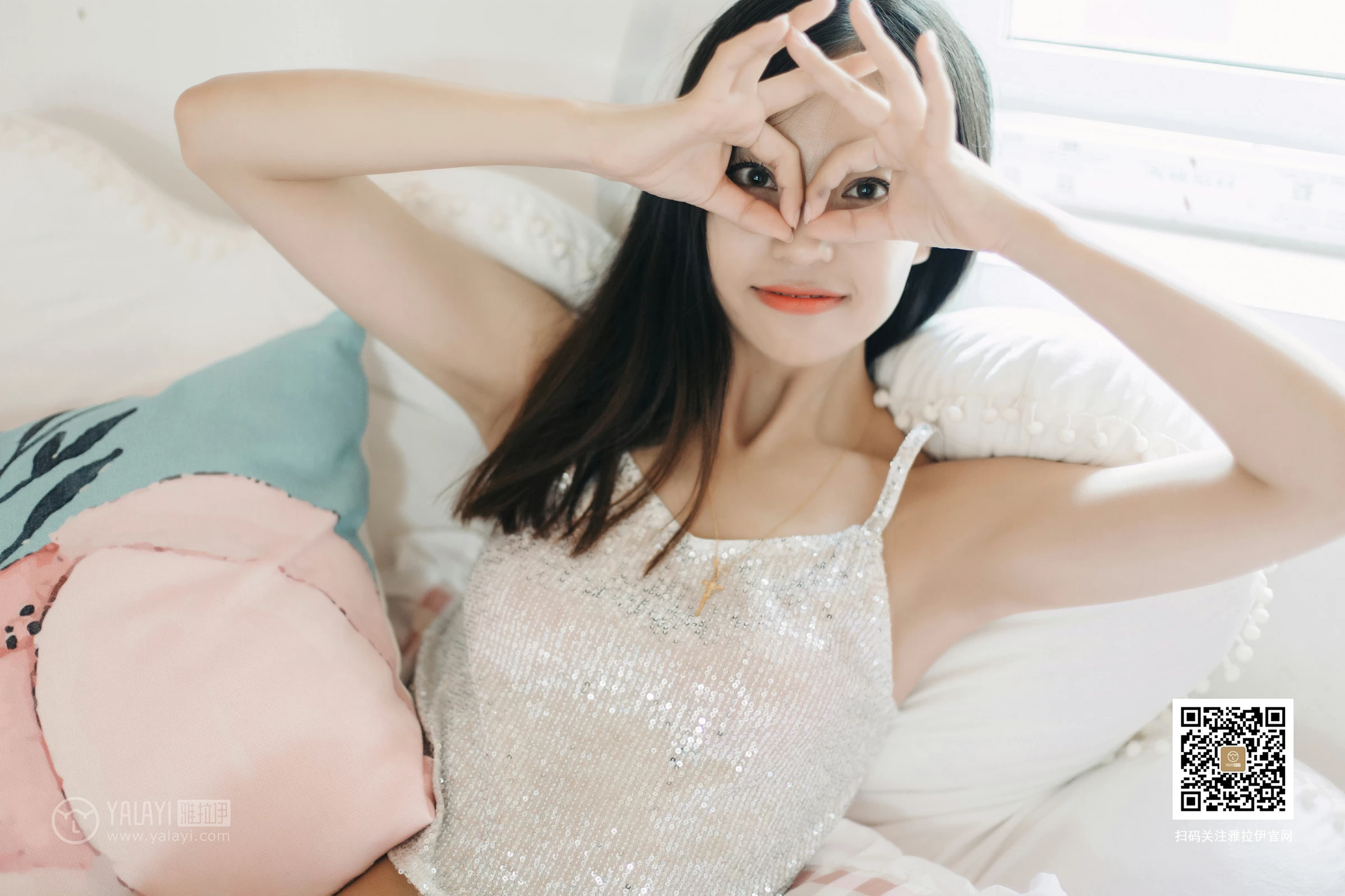 [YALAYI雅拉伊]No.374 心动的信号 高若童 银色性感小背心加白色情趣内裤私房写真集第10张