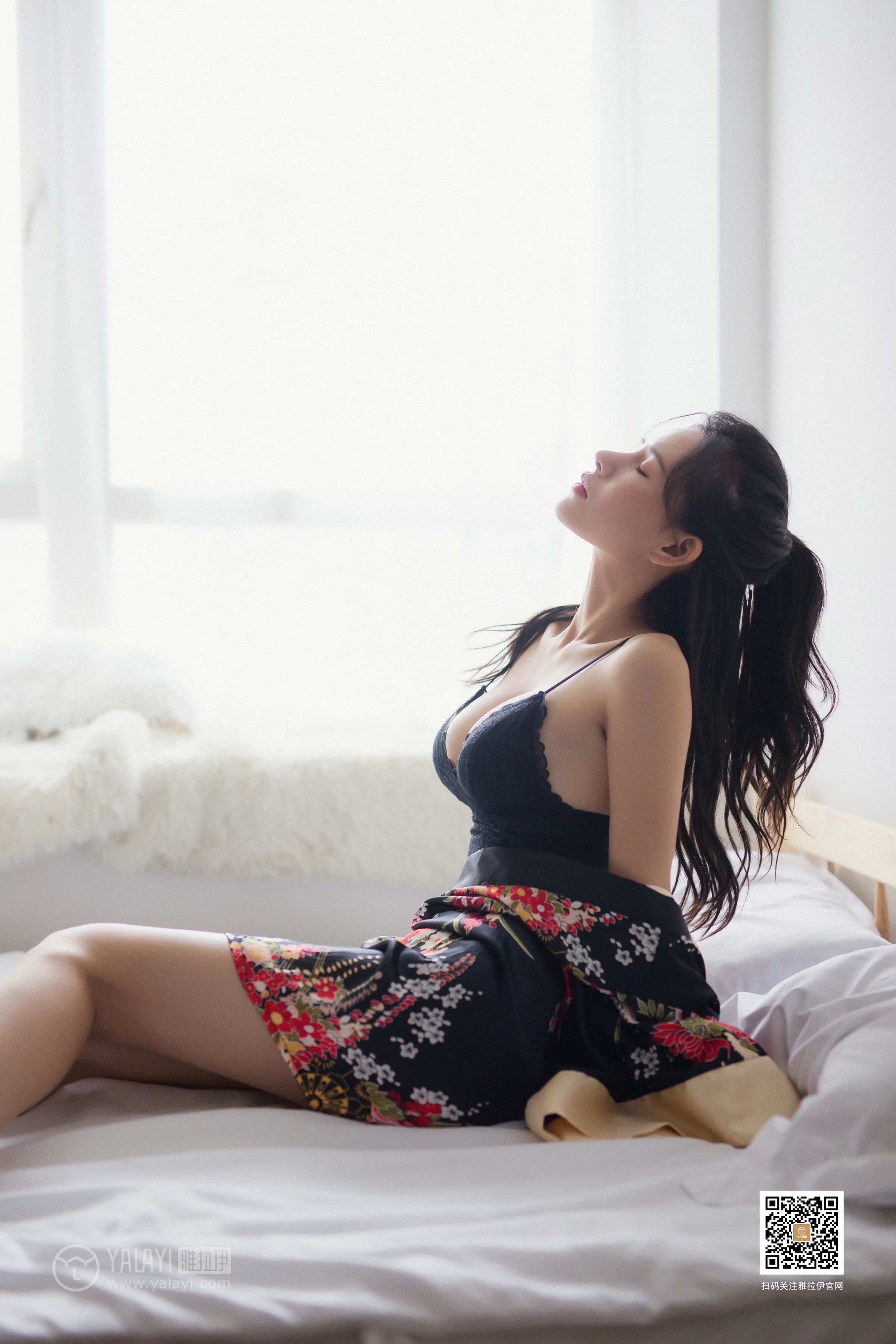 [YALAYI雅拉伊]No.383 瑶瑶 黑色睡衣加黑色蕾丝内衣性感私房写真集第4张