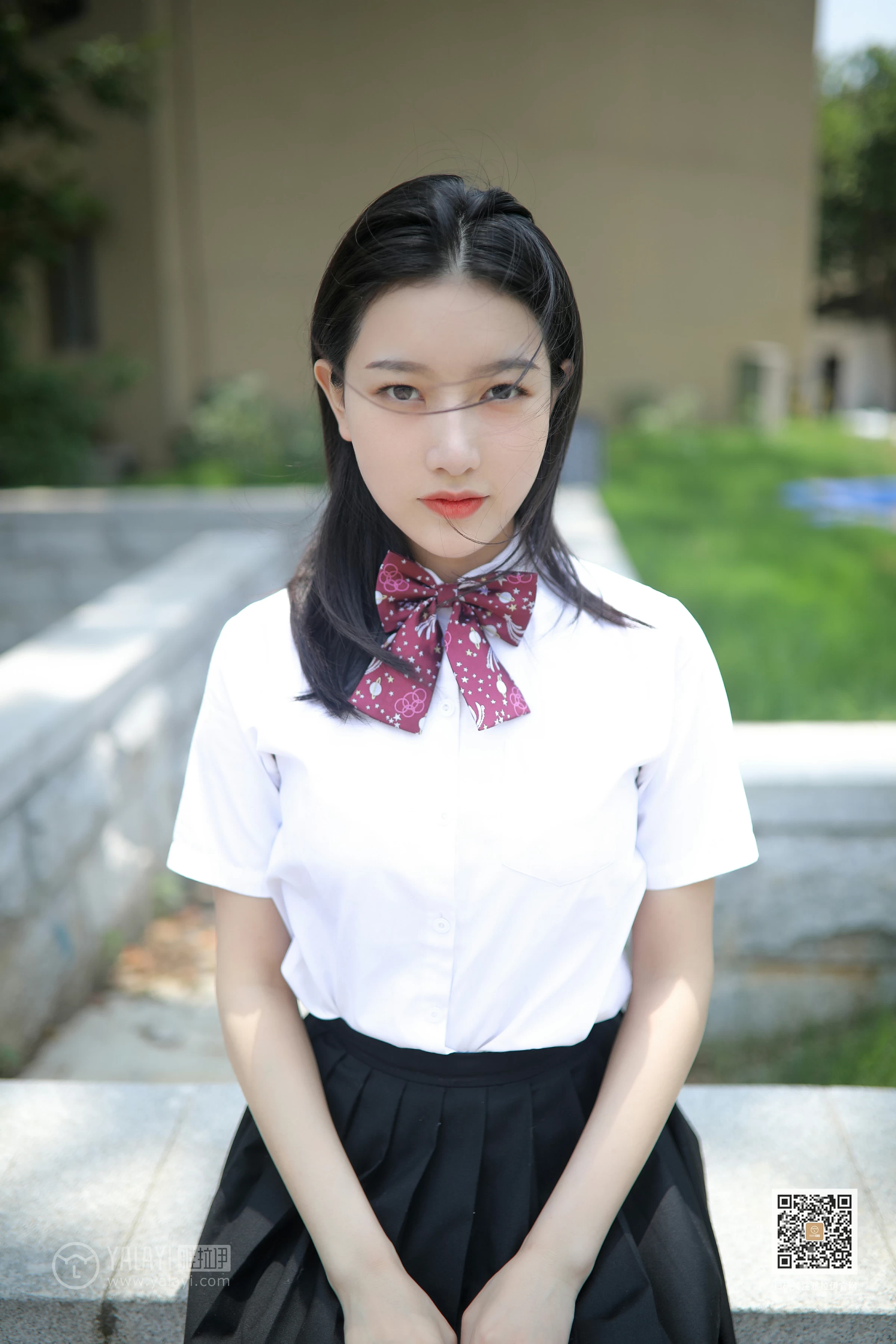 [YALAYI雅拉伊]No.387 毕业季 白璐 黑色高中女生制服与短裙加肉色丝袜美腿性感私房写真集第12张
