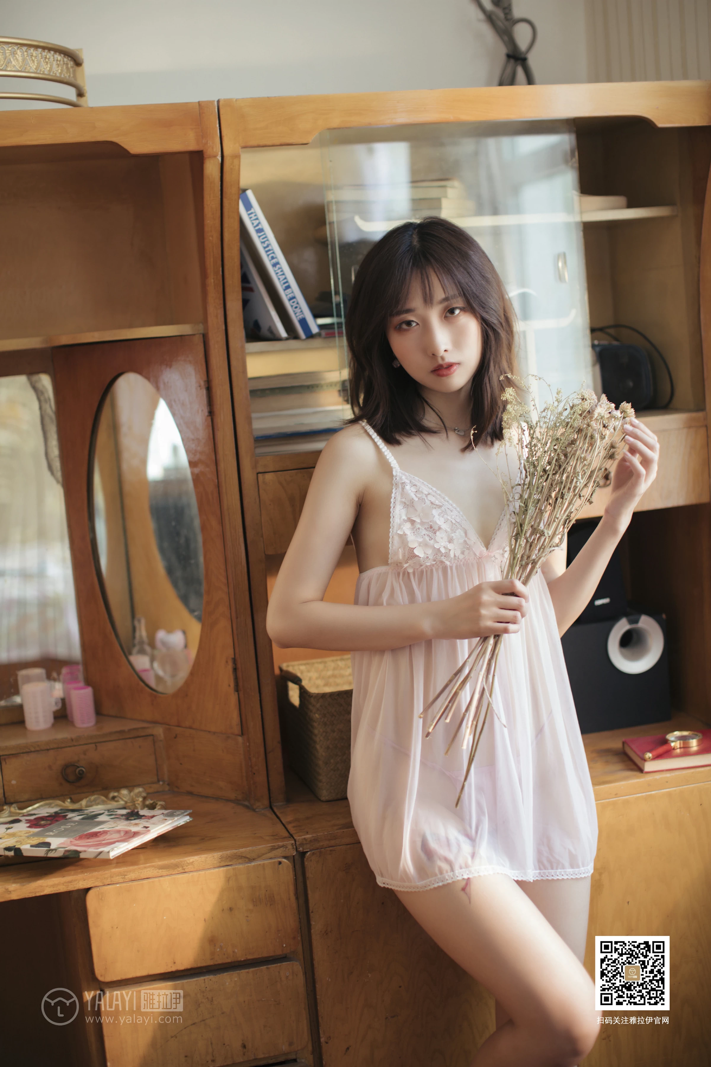[YALAYI雅拉伊]No.388 闺房记乐 佳佳 粉色透视吊带睡衣裙性感私房写真集第10张