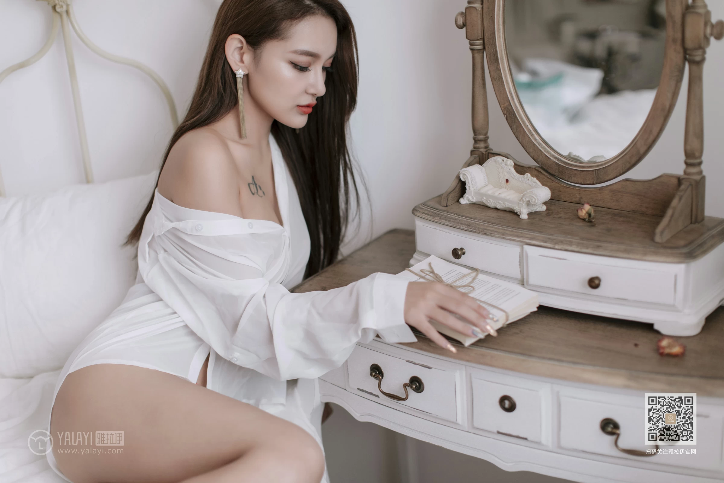 [YALAYI雅拉伊]No.398 如雪如霜 刘子炀 白色透视衬衫居家性感私房写真集第16张