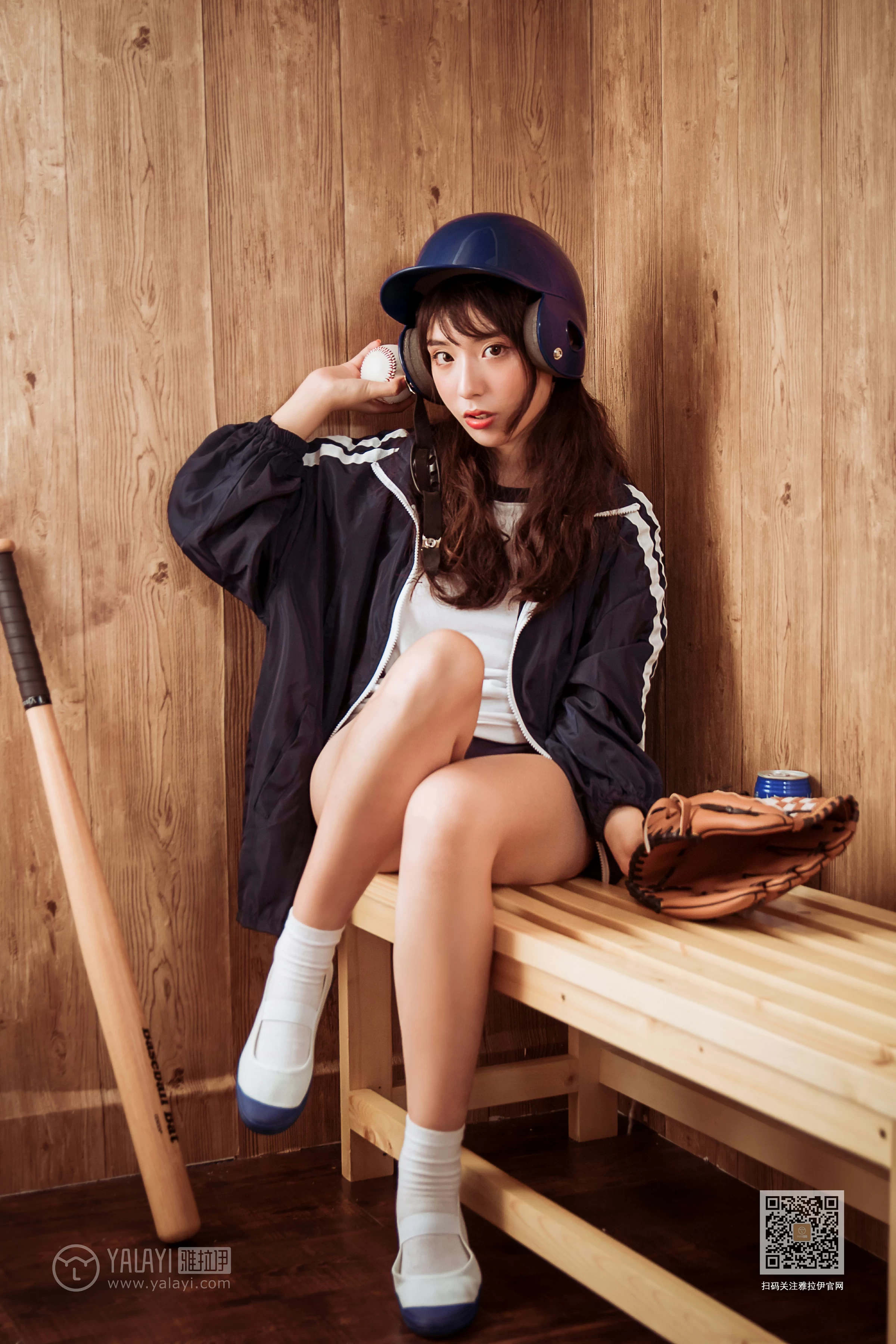 [YALAYI雅拉伊]Vol.407 美女棒球手 阿橙 白色短袖加蓝色短裤性感私房写真集第4张