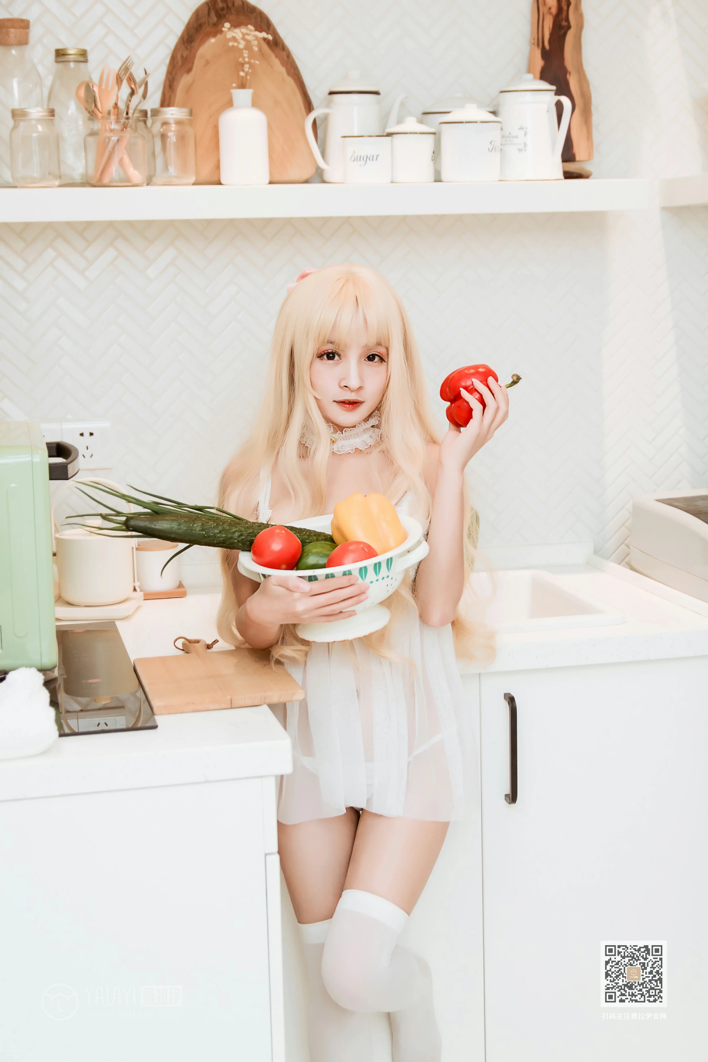 [YALAYI雅拉伊]Vol.425 异世界少女 艾丽 白色透视内衣裙加白色丝袜美腿性感私房写真集第2张