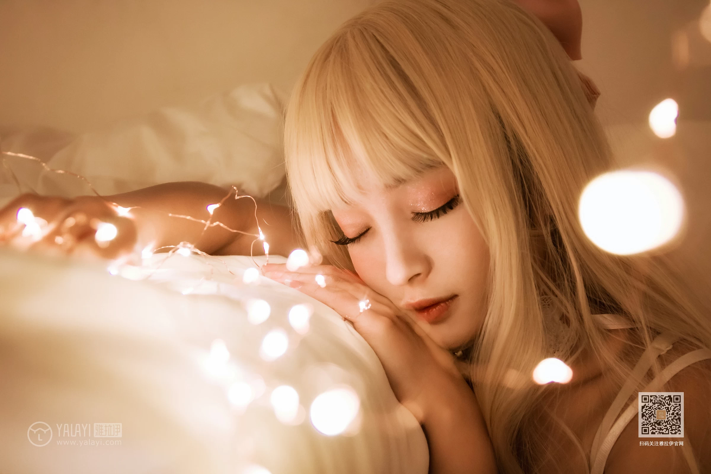 [YALAYI雅拉伊]Vol.425 异世界少女 艾丽 白色透视内衣裙加白色丝袜美腿性感私房写真集第15张