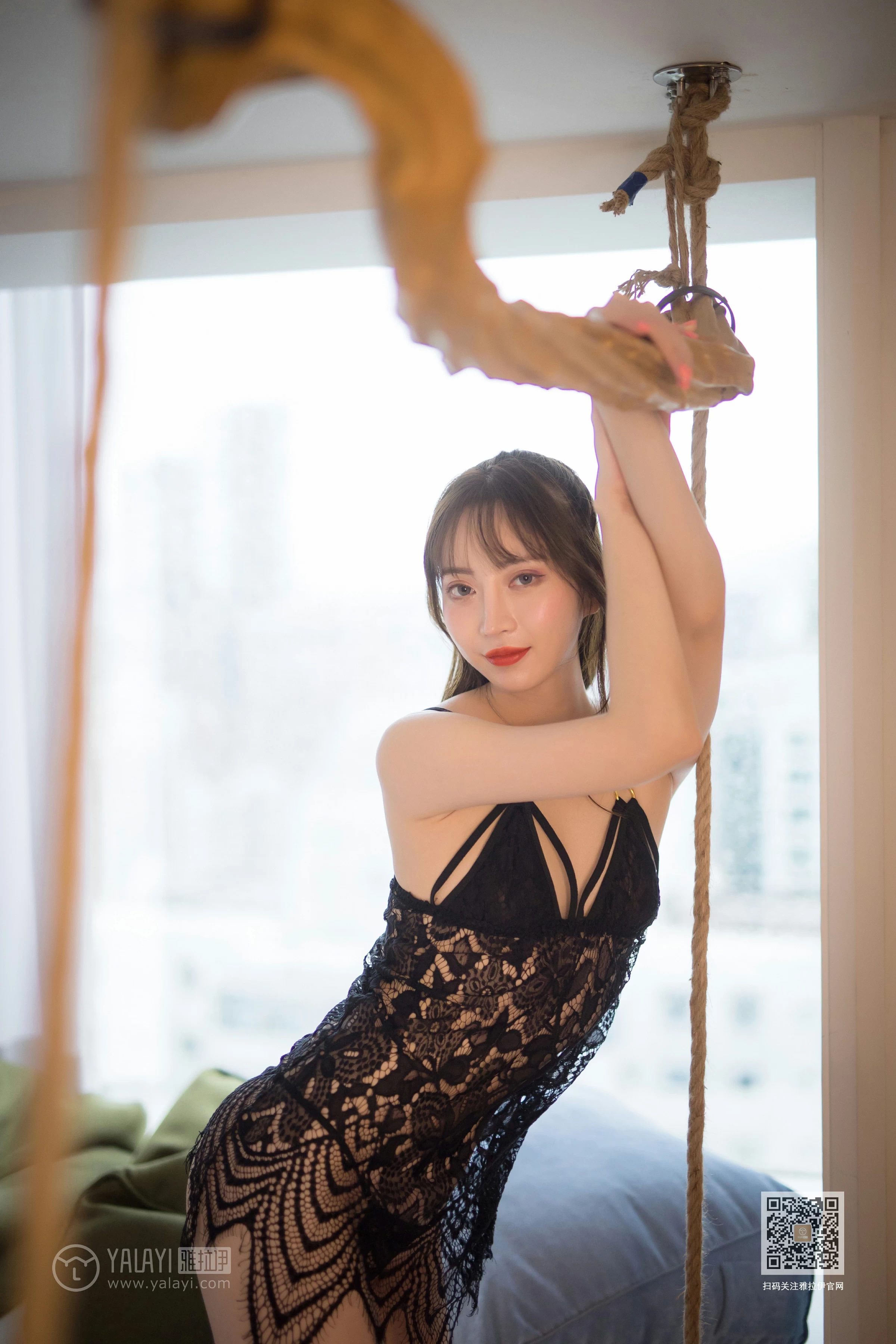 [YALAYI雅拉伊]Vol.435 现代白雪公主 黑色透视镂空睡衣加黑色蕾丝内衣性感私房写真集第13张